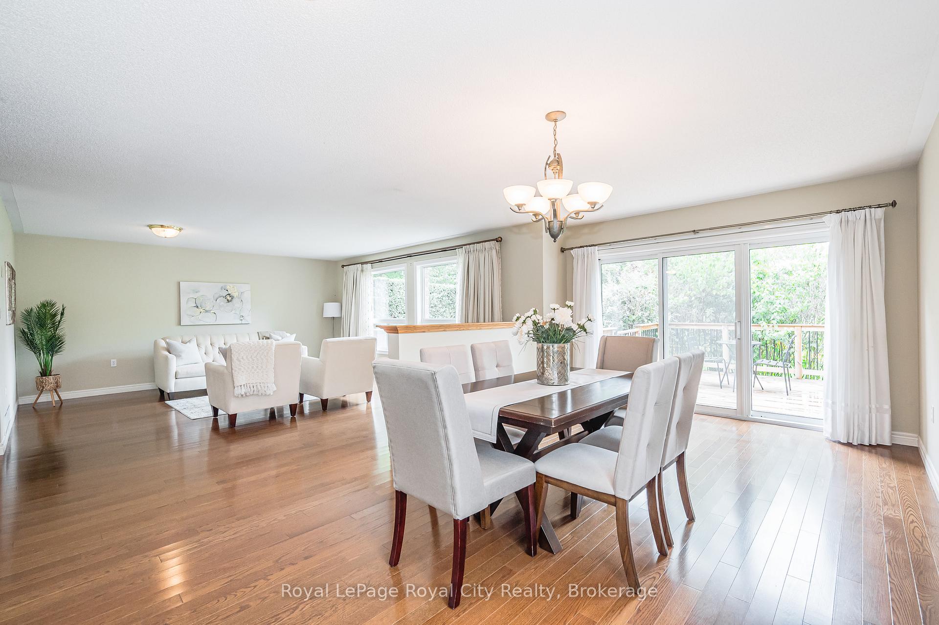 Photo 14 of 24 Beechlawn Boulevard, Guelph, Village By The Arboretum — HOMEH
