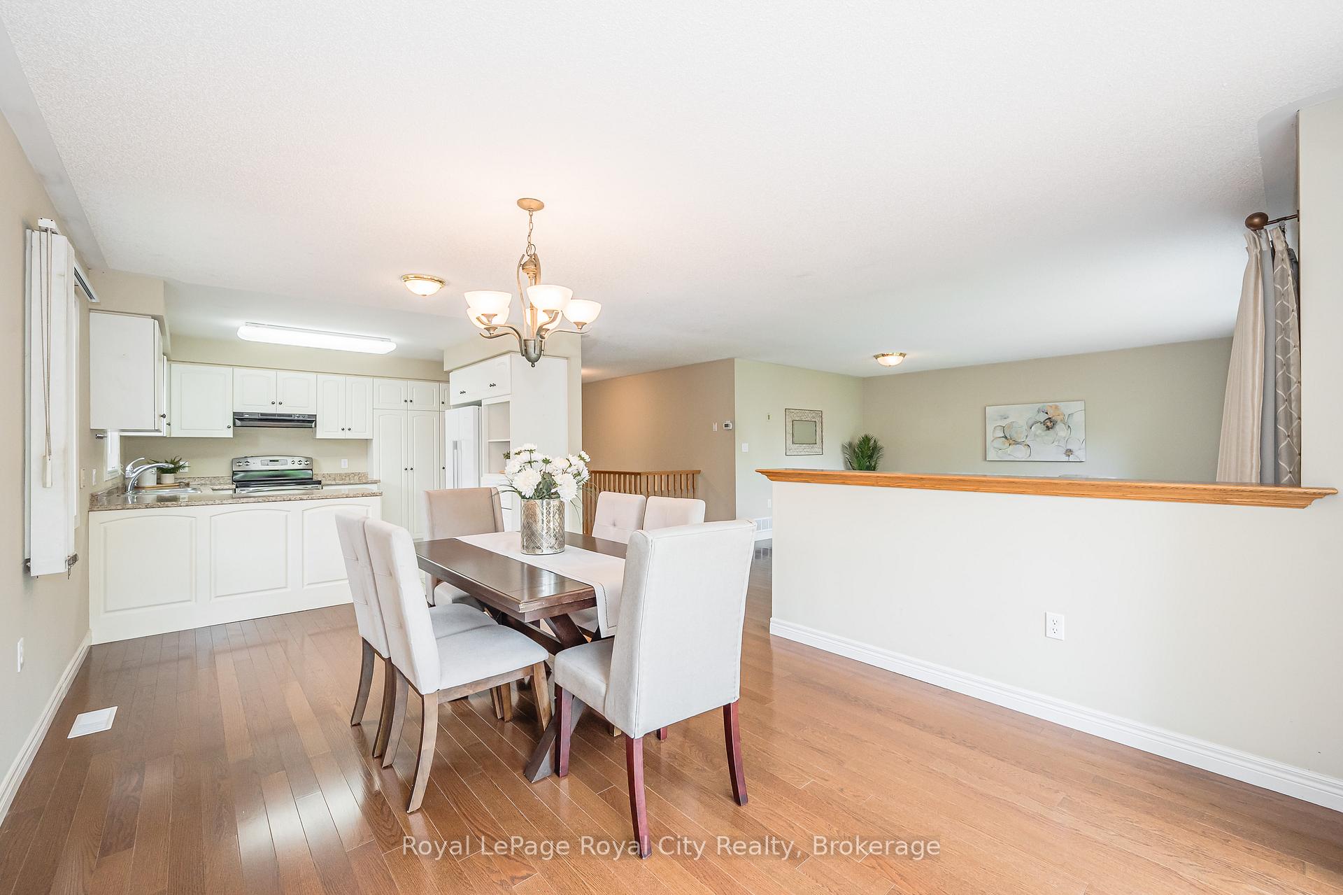 Photo 15 of 24 Beechlawn Boulevard, Guelph, Village By The Arboretum — HOMEH