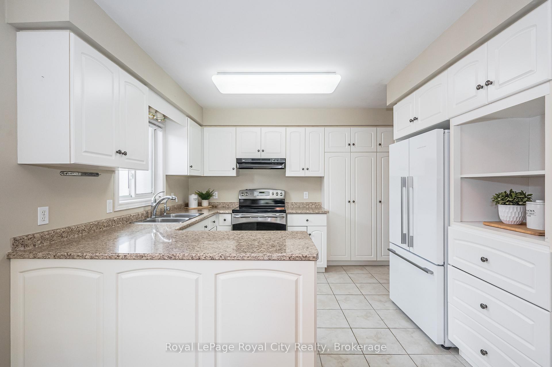 Photo 19 of 24 Beechlawn Boulevard, Guelph, Village By The Arboretum — HOMEH