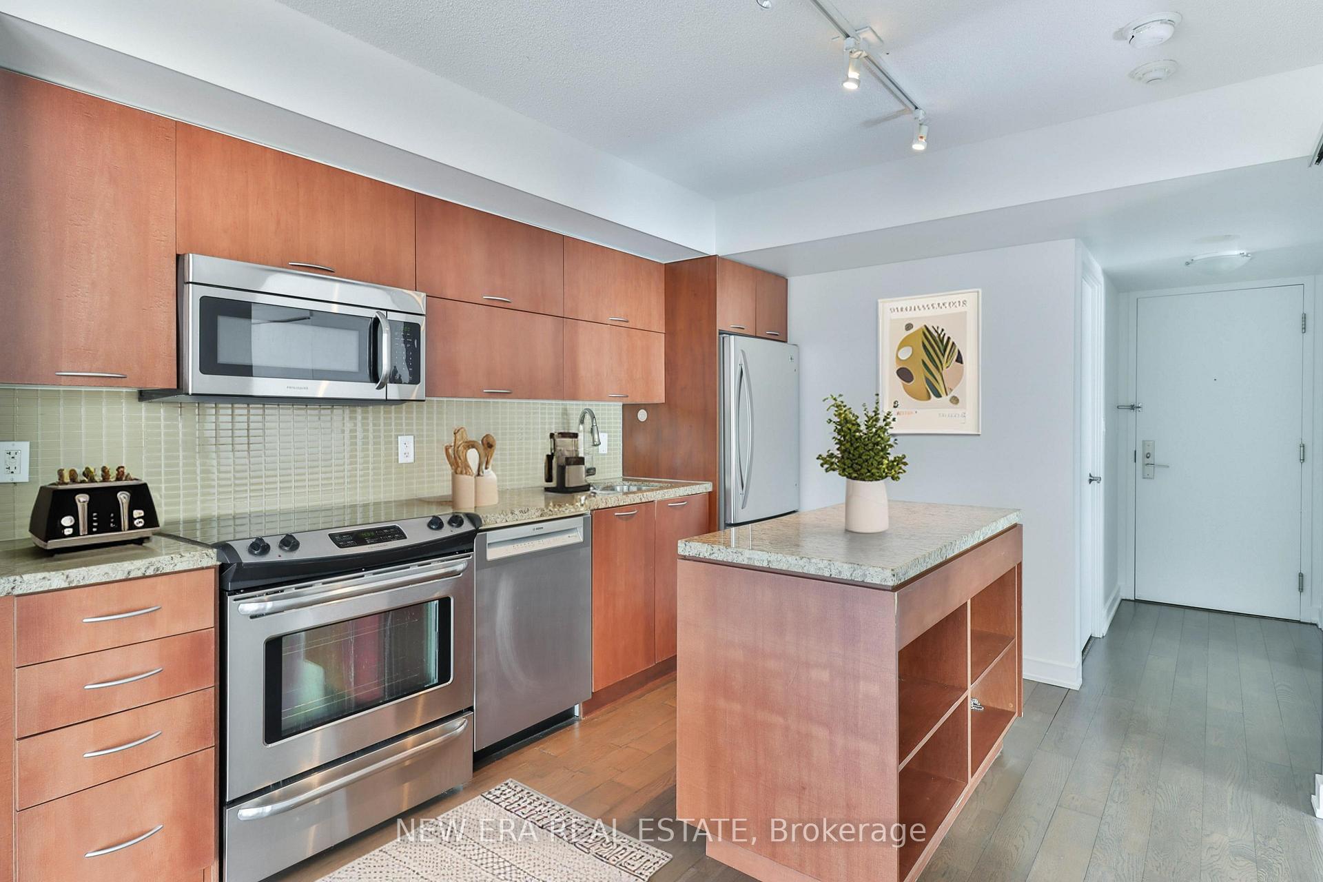 Photo 8 of Unit 411, 126 Simcoe Street, Toronto, Waterfront Communities — HOMEH