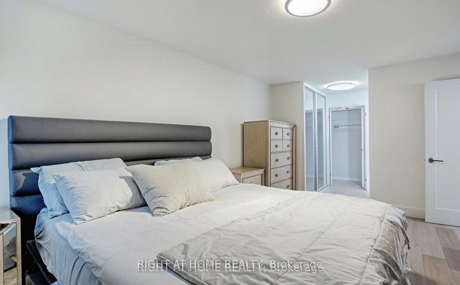Photo 4 of Unit 201, 350 Webb Drive, Mississauga, City Centre — HOMEH