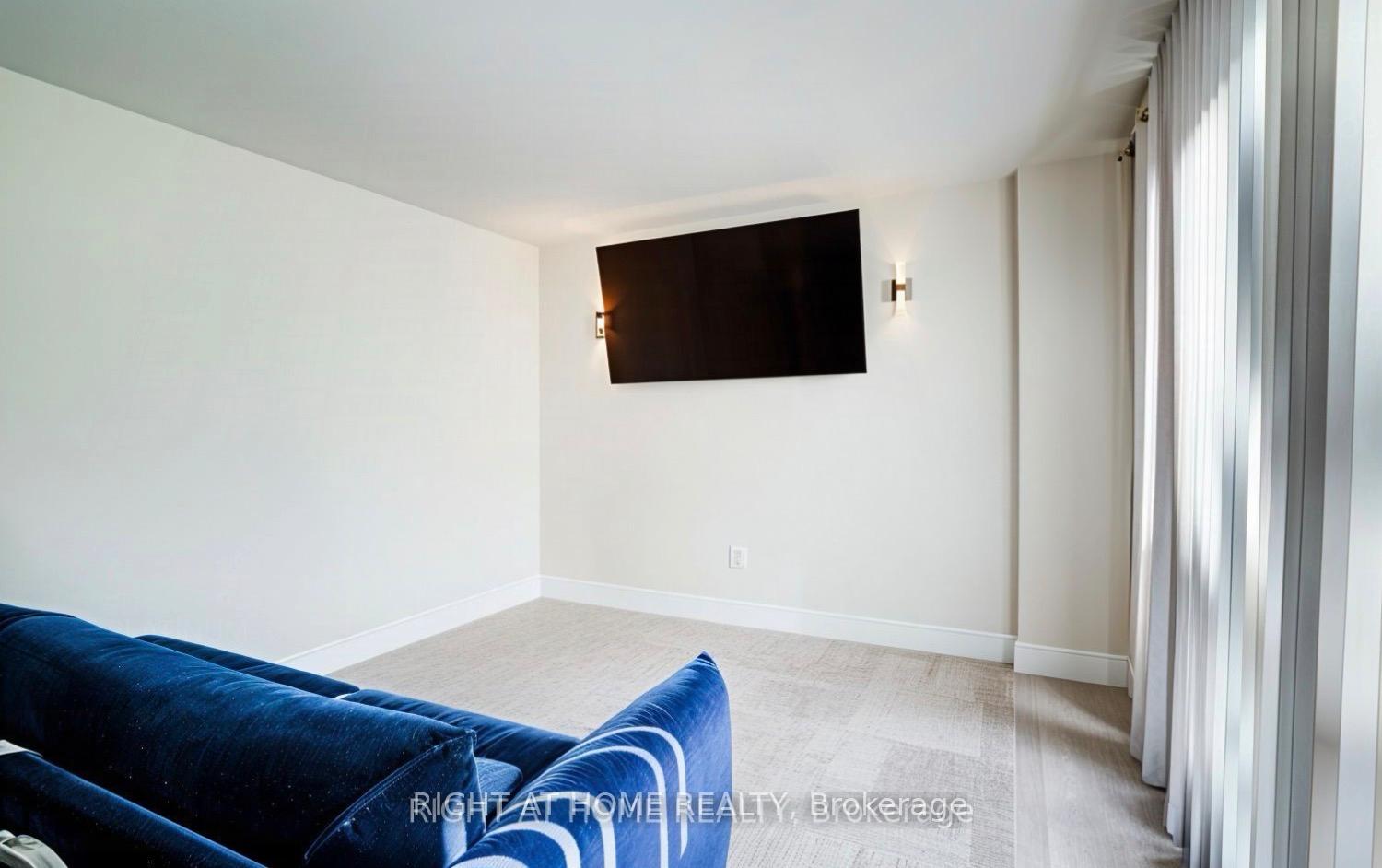 Photo 8 of Unit 201, 350 Webb Drive, Mississauga, City Centre — HOMEH