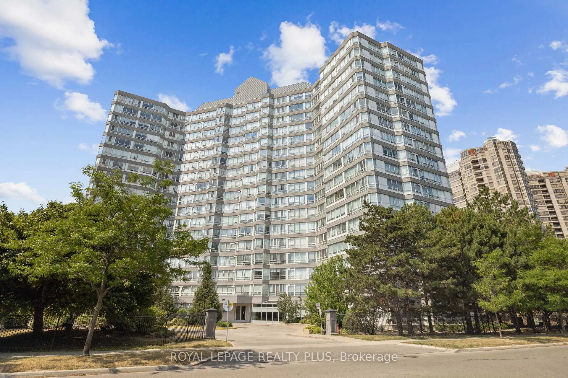 Front of Unit 712, 50 Kingsbridge Garden Circle