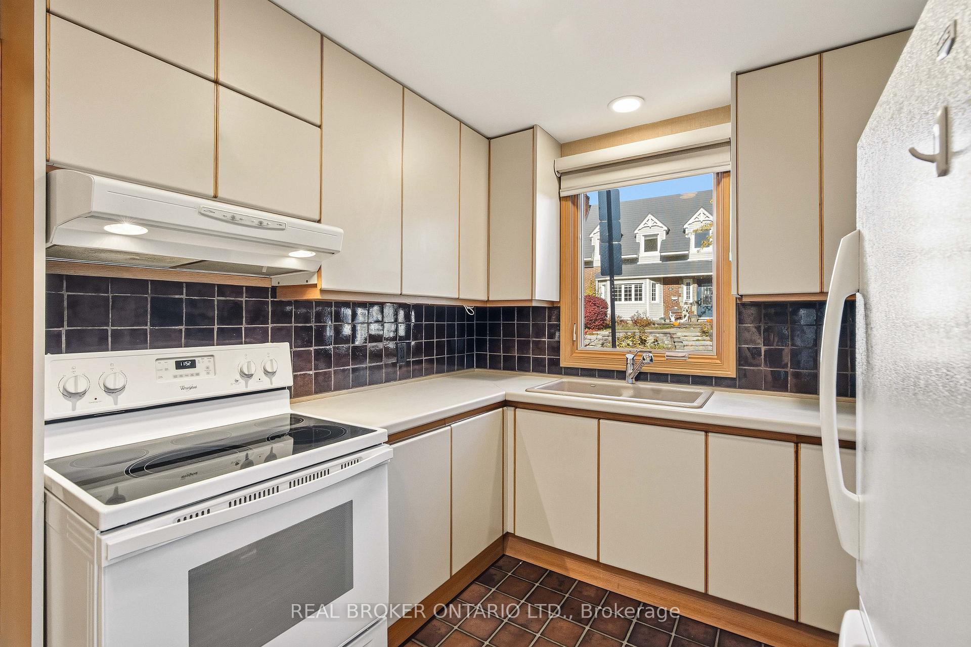 Photo 17 of 43 Reid Avenue, Ottawa, Civic Hospital — HOMEH