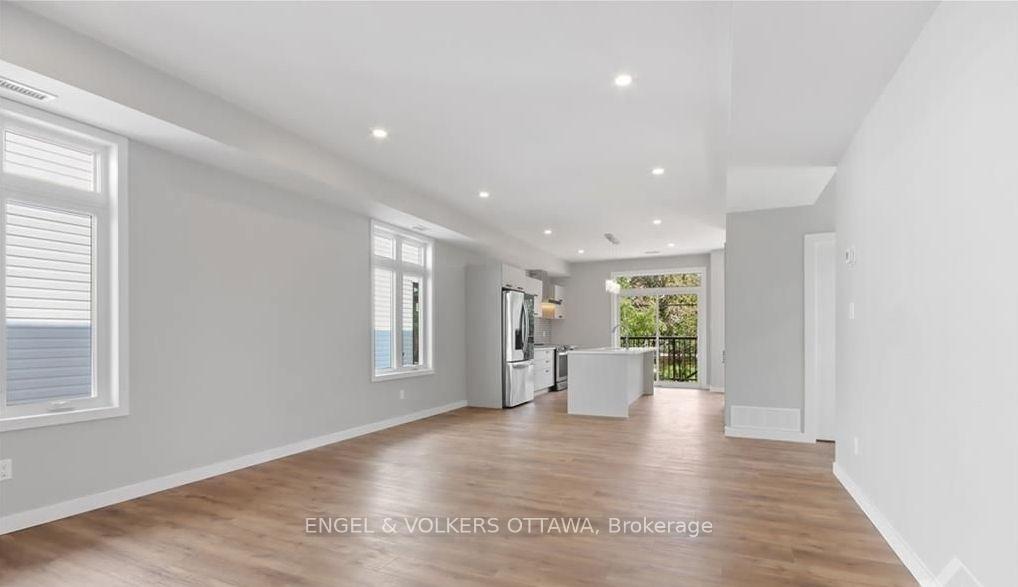 Photo 3 of Unit A, 1377 Maxime Street, Ottawa, Pineview — HOMEH