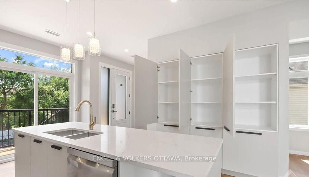Photo 5 of Unit A, 1377 Maxime Street, Ottawa, Pineview — HOMEH