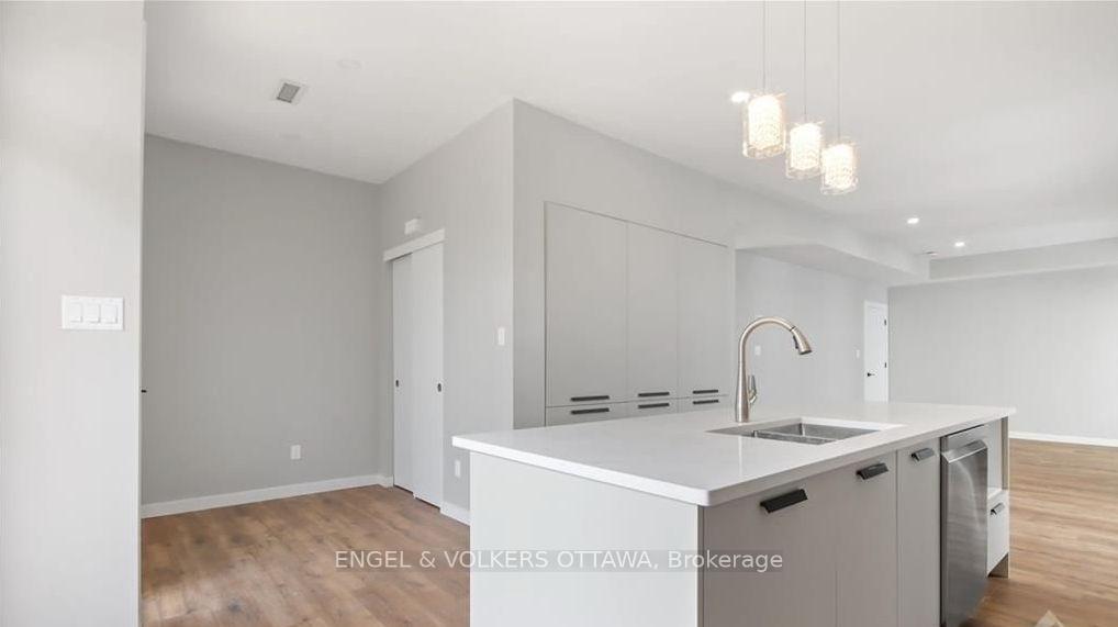 Photo 4 of Unit A, 1377 Maxime Street, Ottawa, Pineview — HOMEH