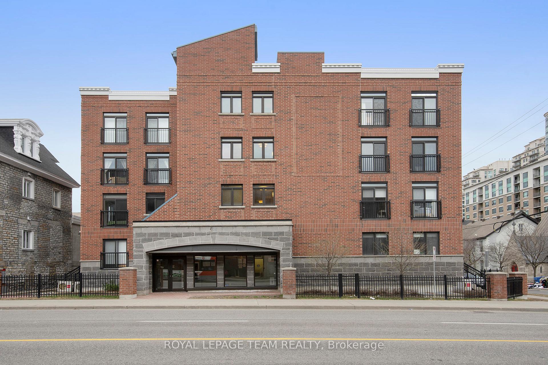 Front of Unit 404, 456 King Edward Avenue