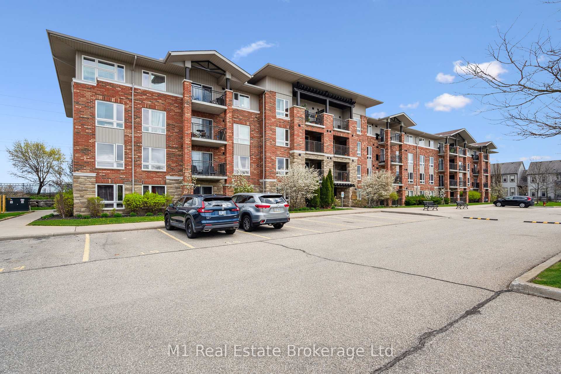 Photo 3 of Unit 105, 19 Waterford Drive, Guelph, Pineridge/Westminster Woods — HOMEH