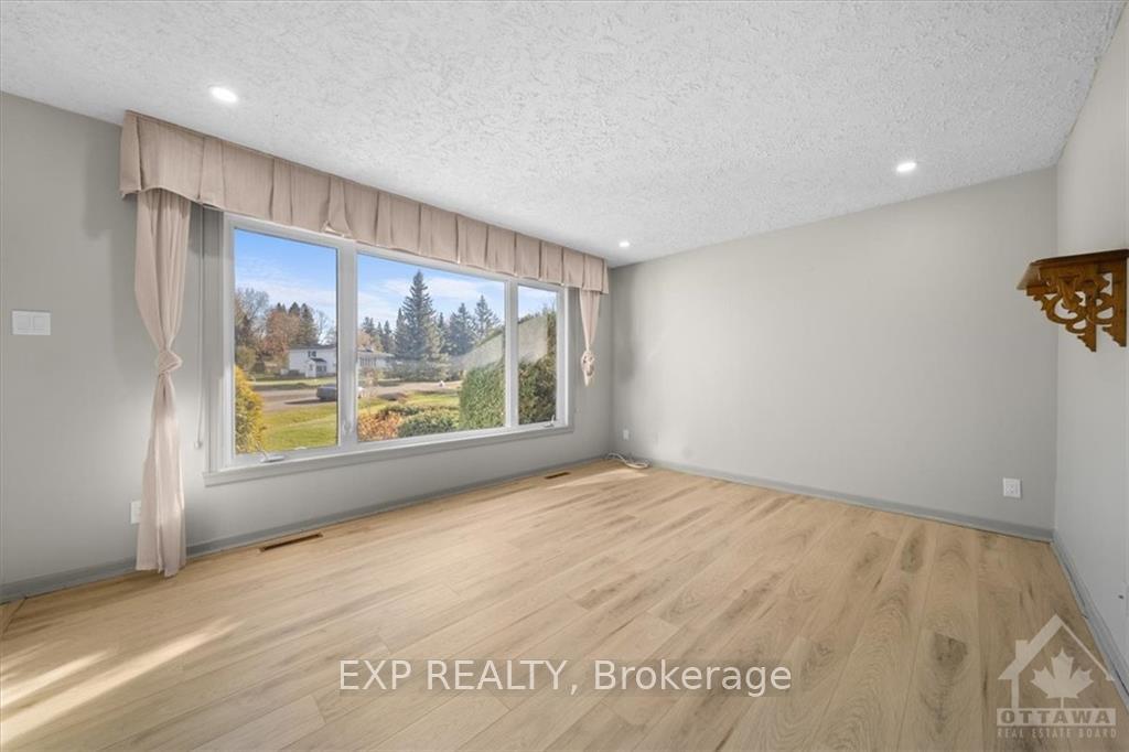Photo 5 of 5 Hillview Circle, Champlain, Vankleek Hill — HOMEH