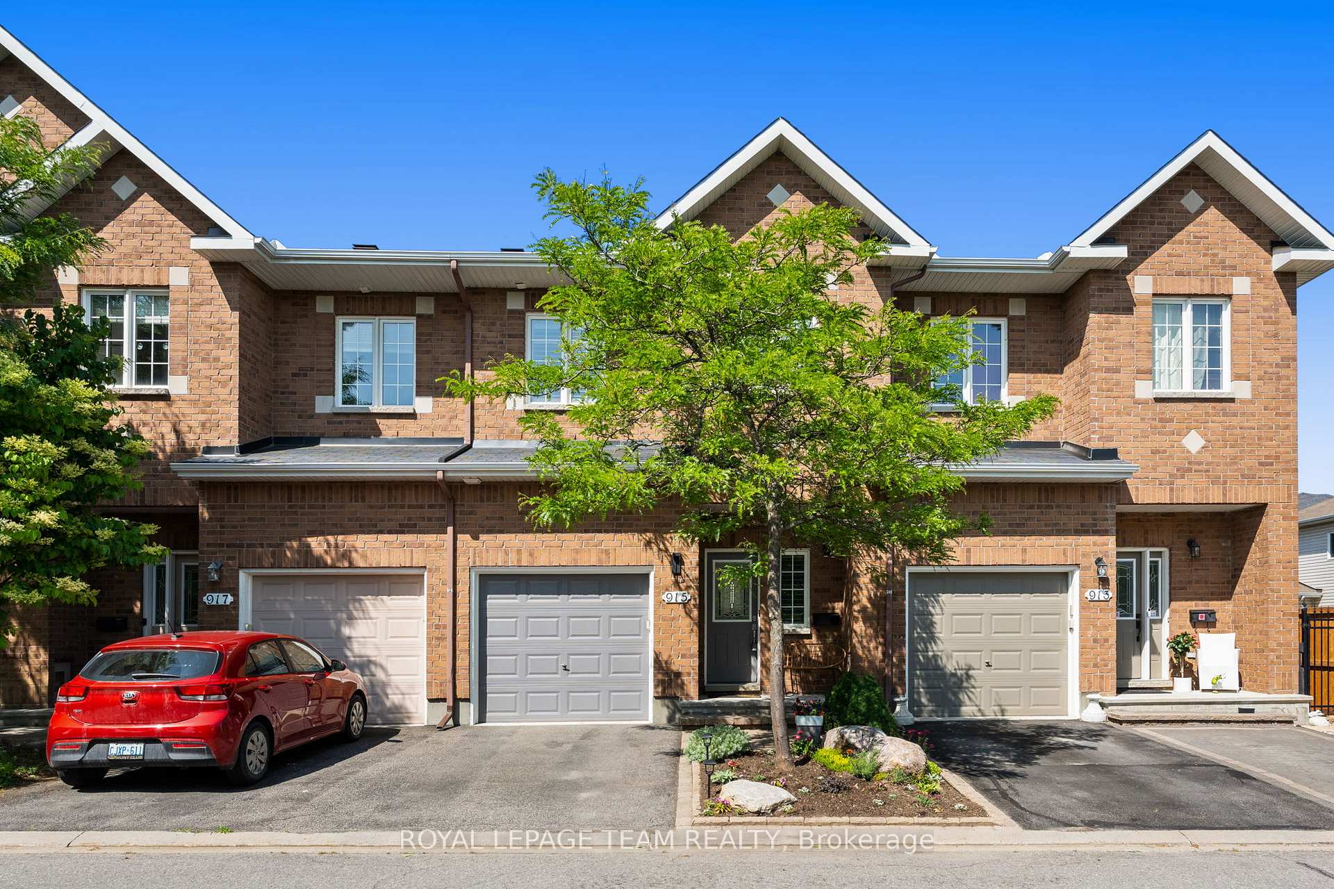 Photo 1 of 915 Torovin Private, Ottawa, Pineview — HOMEH