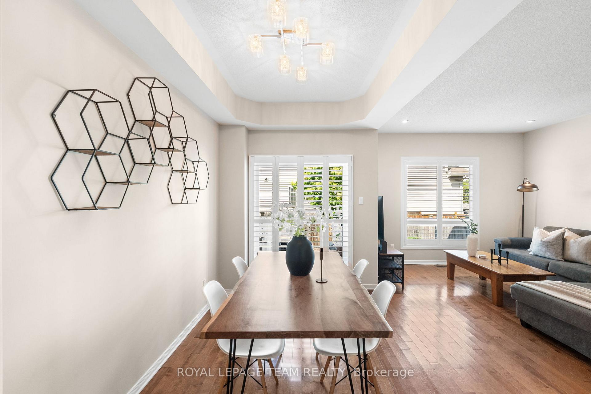 Photo 17 of 915 Torovin Private, Ottawa, Pineview — HOMEH