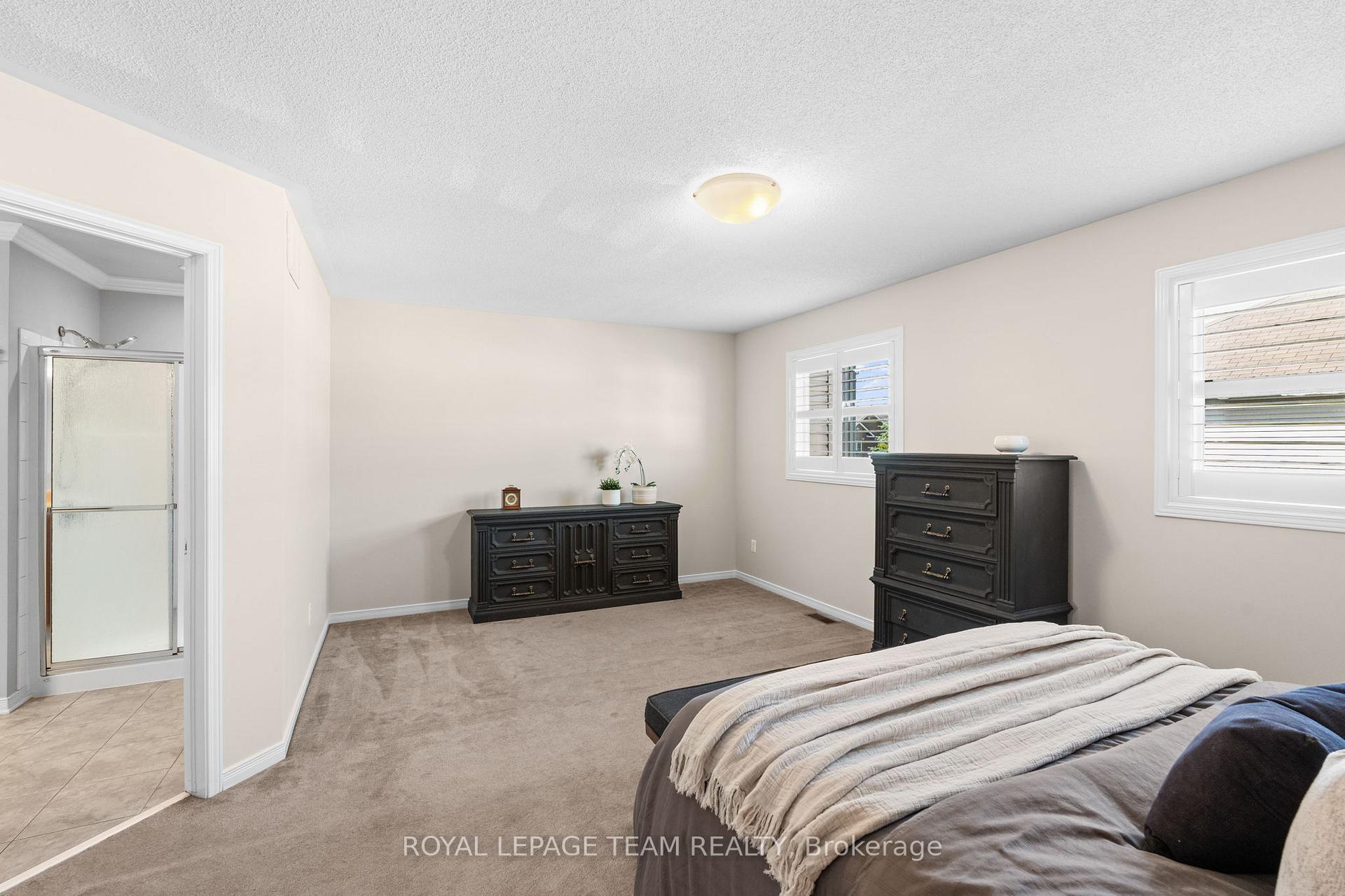 Photo 12 of 915 Torovin Private, Ottawa, Pineview — HOMEH