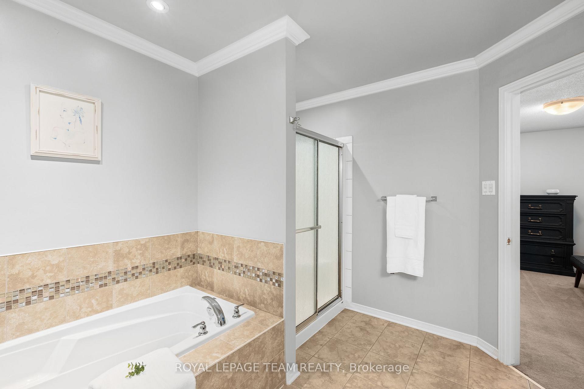 Photo 19 of 915 Torovin Private, Ottawa, Pineview — HOMEH