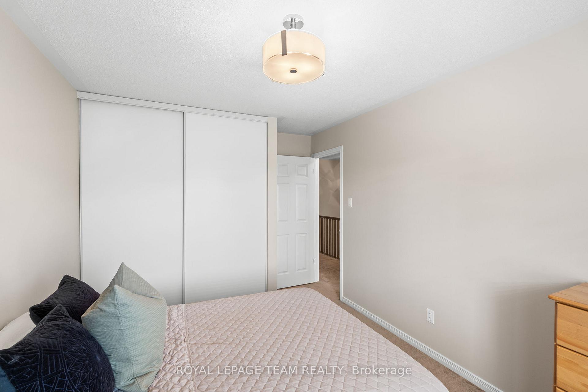Photo 20 of 915 Torovin Private, Ottawa, Pineview — HOMEH