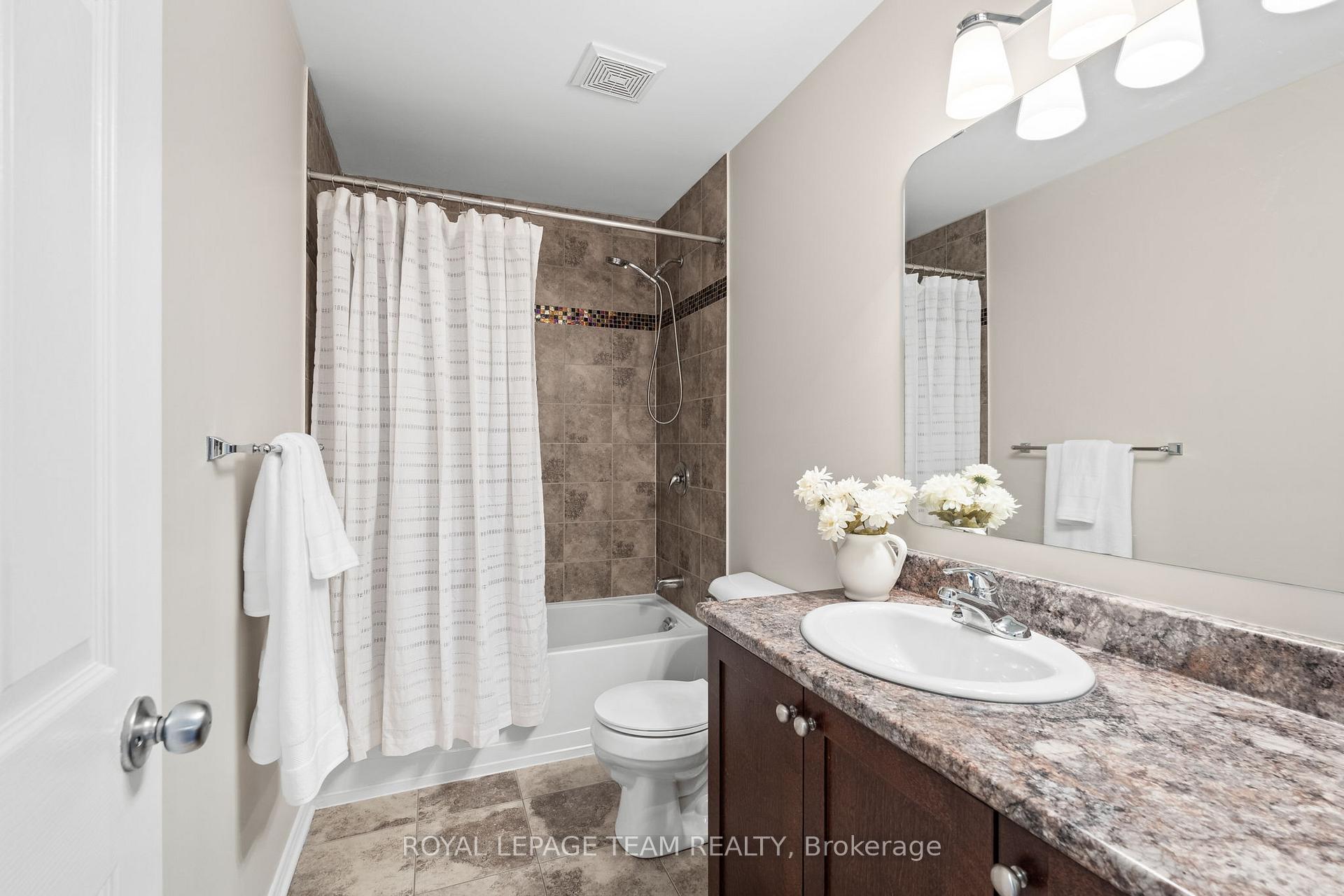 Photo 24 of 915 Torovin Private, Ottawa, Pineview — HOMEH