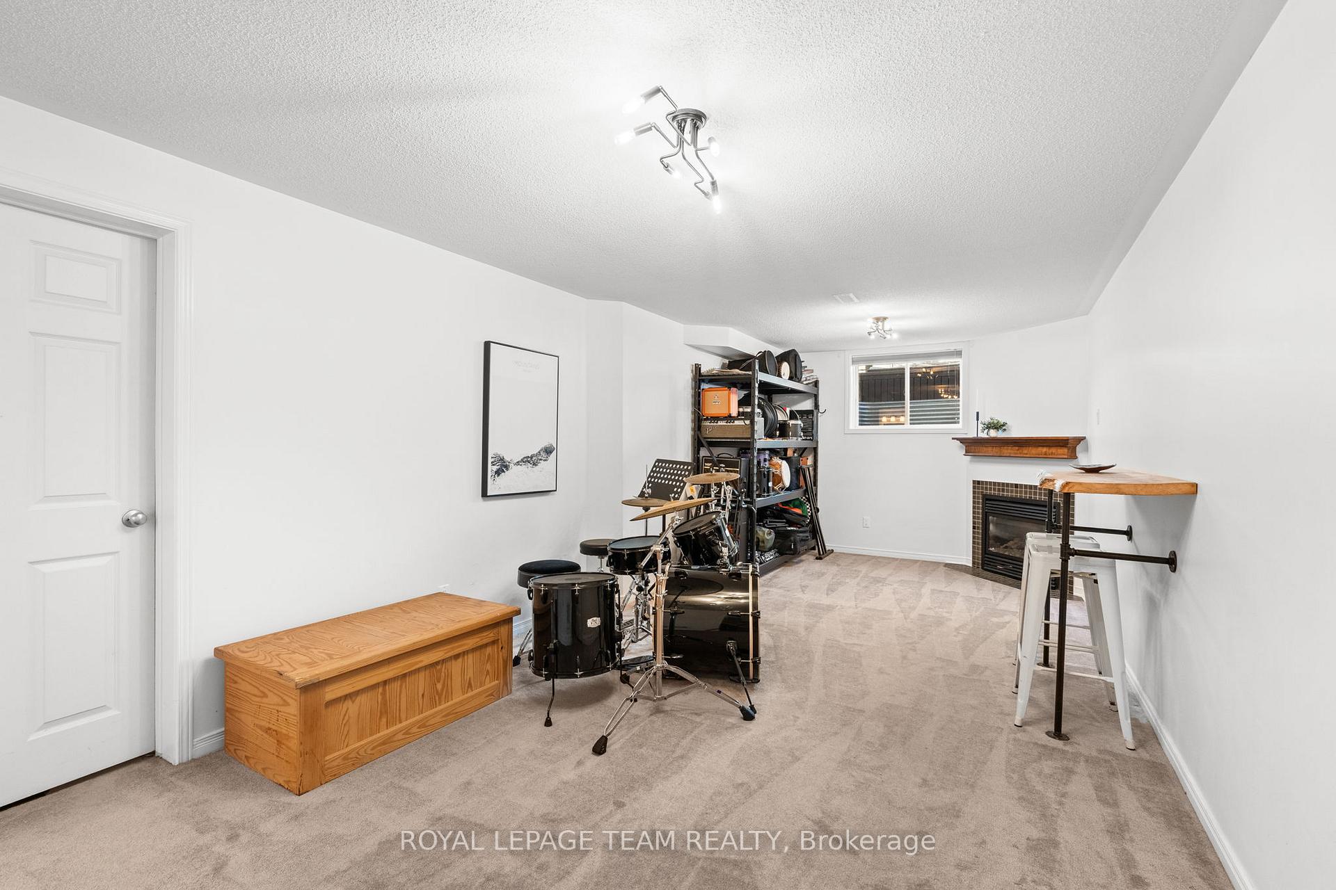 Photo 32 of 915 Torovin Private, Ottawa, Pineview — HOMEH