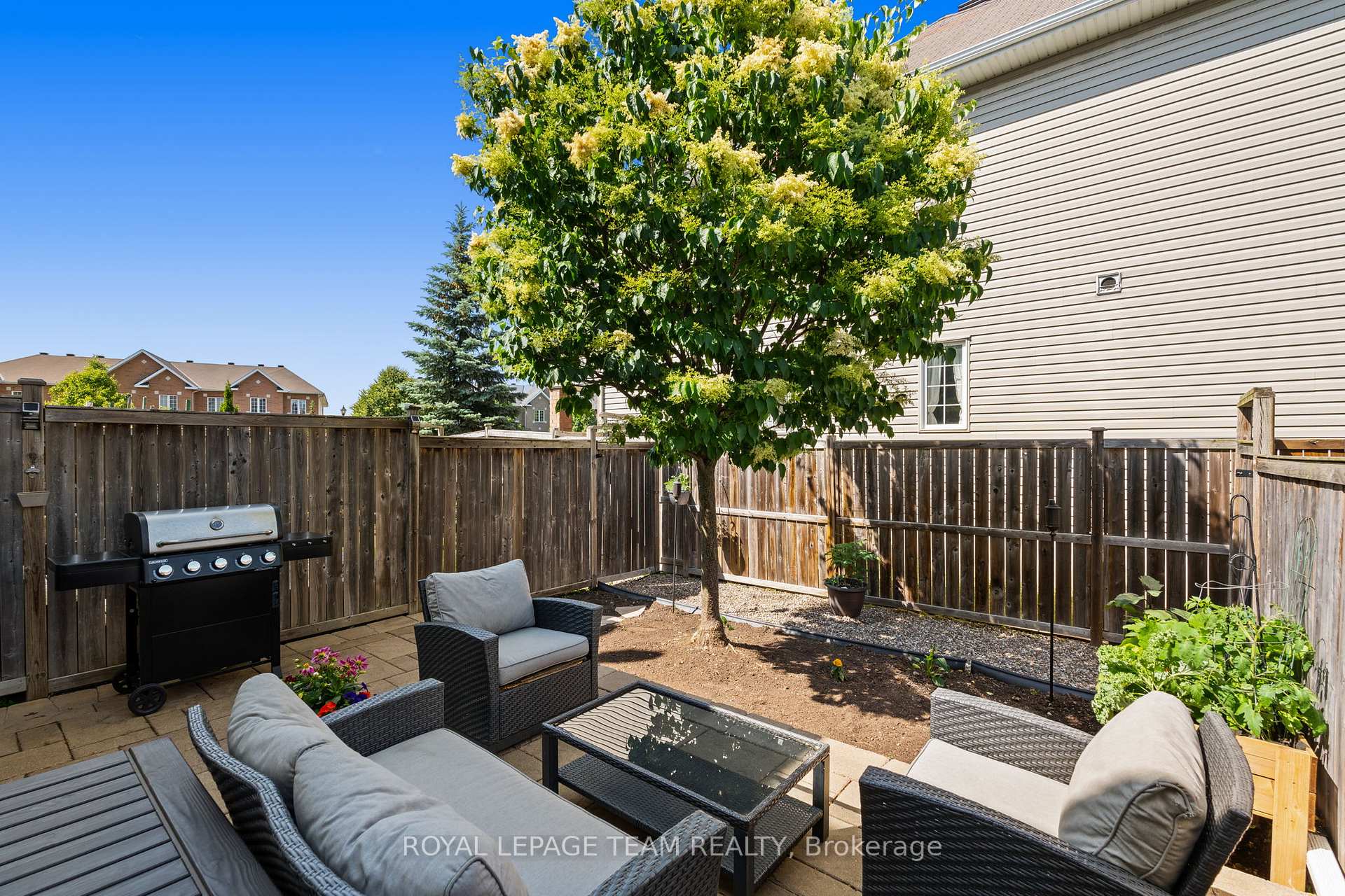 Photo 31 of 915 Torovin Private, Ottawa, Pineview — HOMEH