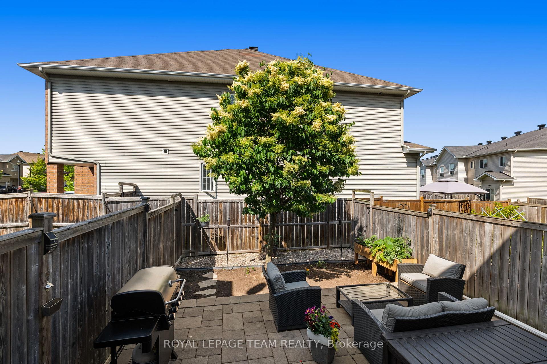 Photo 30 of 915 Torovin Private, Ottawa, Pineview — HOMEH