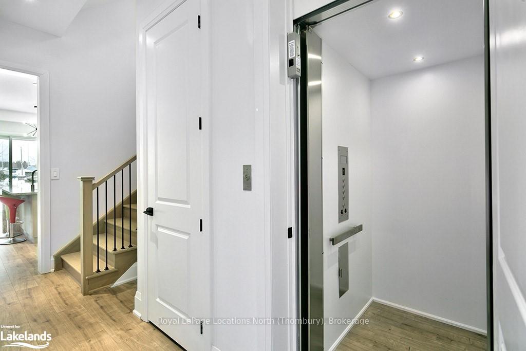 Photo 4 of Unit 7, 11 Bay Street E, Blue Mountains — HOMEH