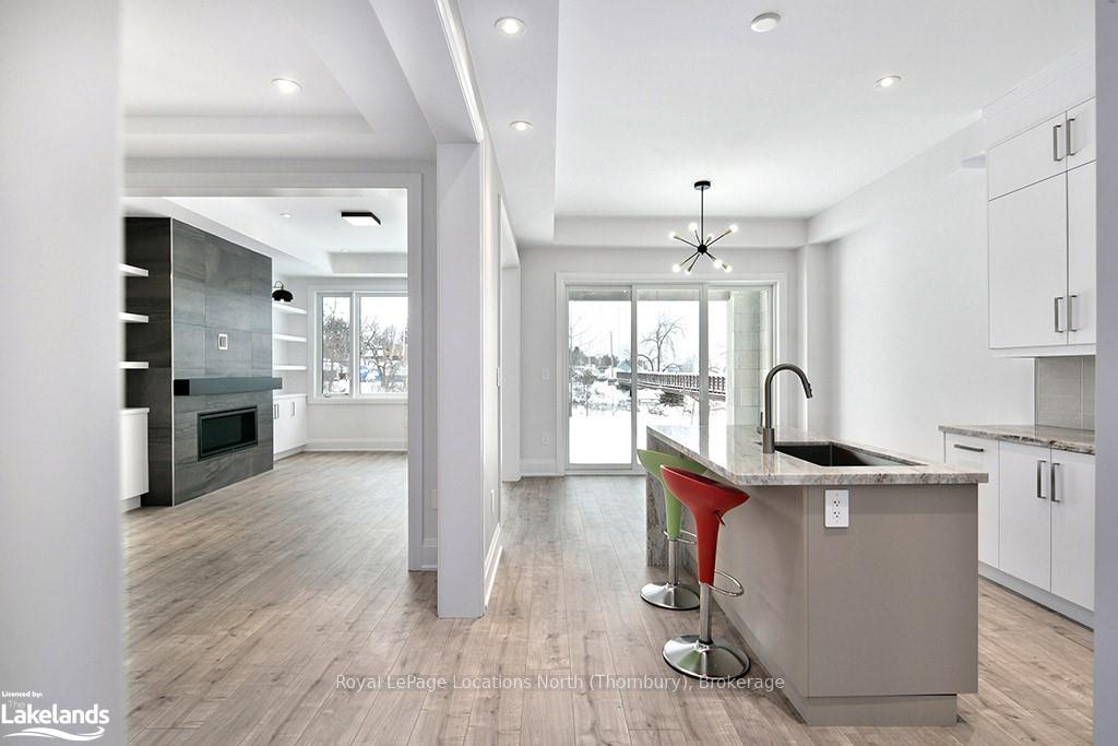 Photo 5 of Unit 7, 11 Bay Street E, Blue Mountains — HOMEH