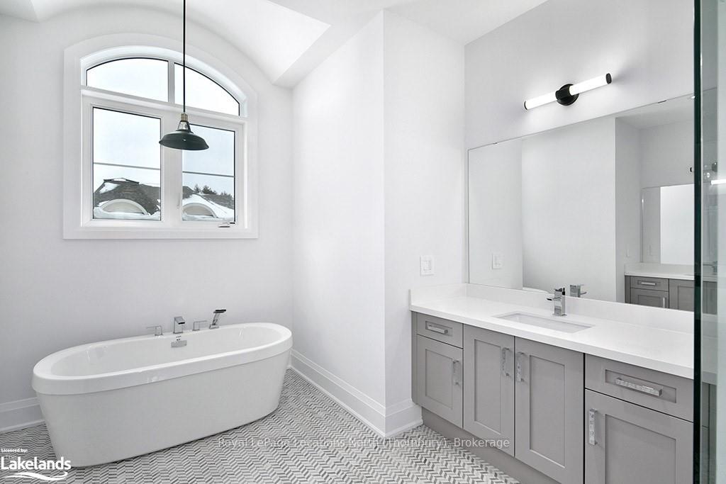 Photo 33 of Unit 7, 11 Bay Street E, Blue Mountains — HOMEH