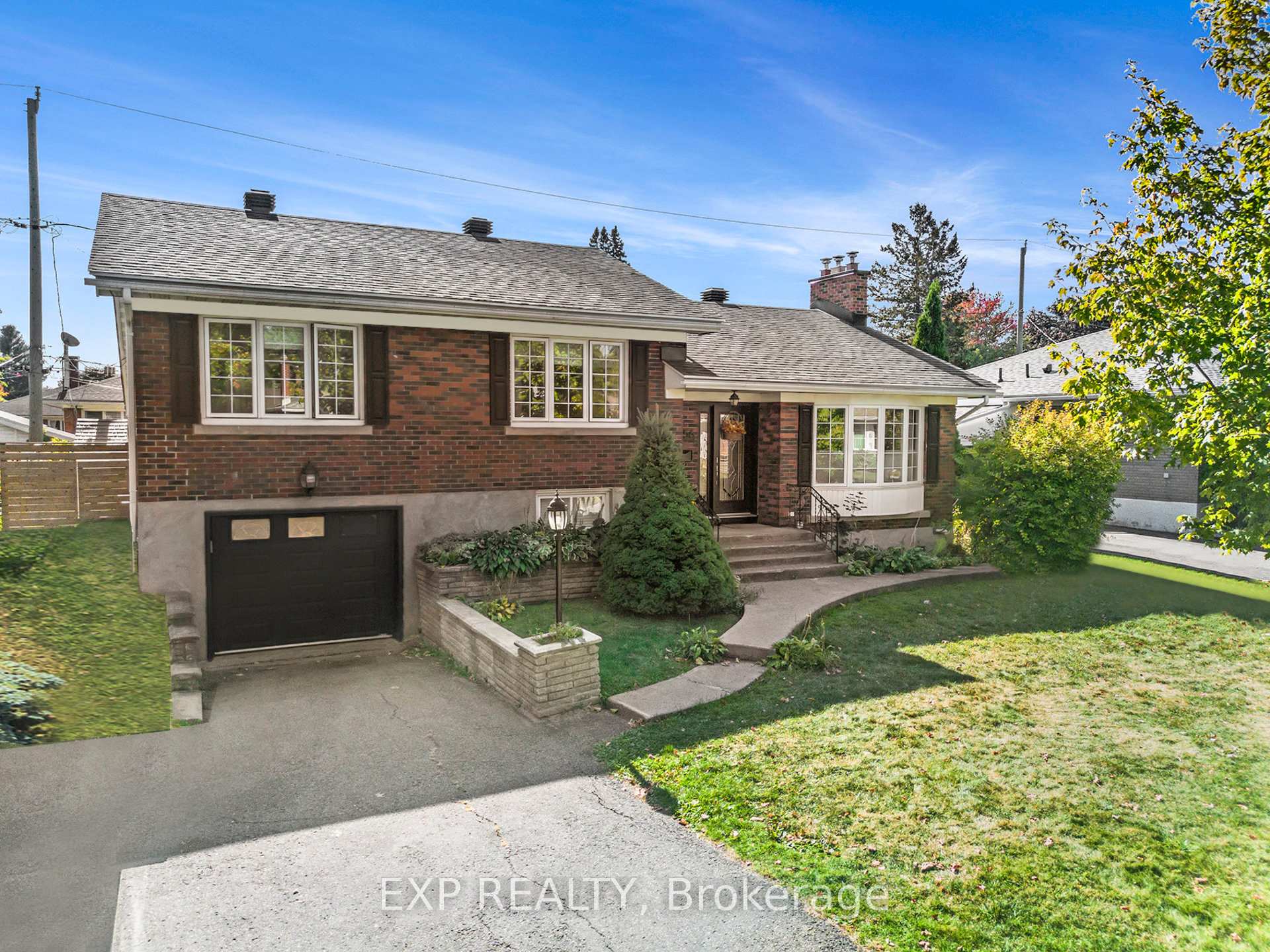 Photo 2 of 756 Fairdale Avenue, Ottawa, Elmvale Acres — HOMEH
