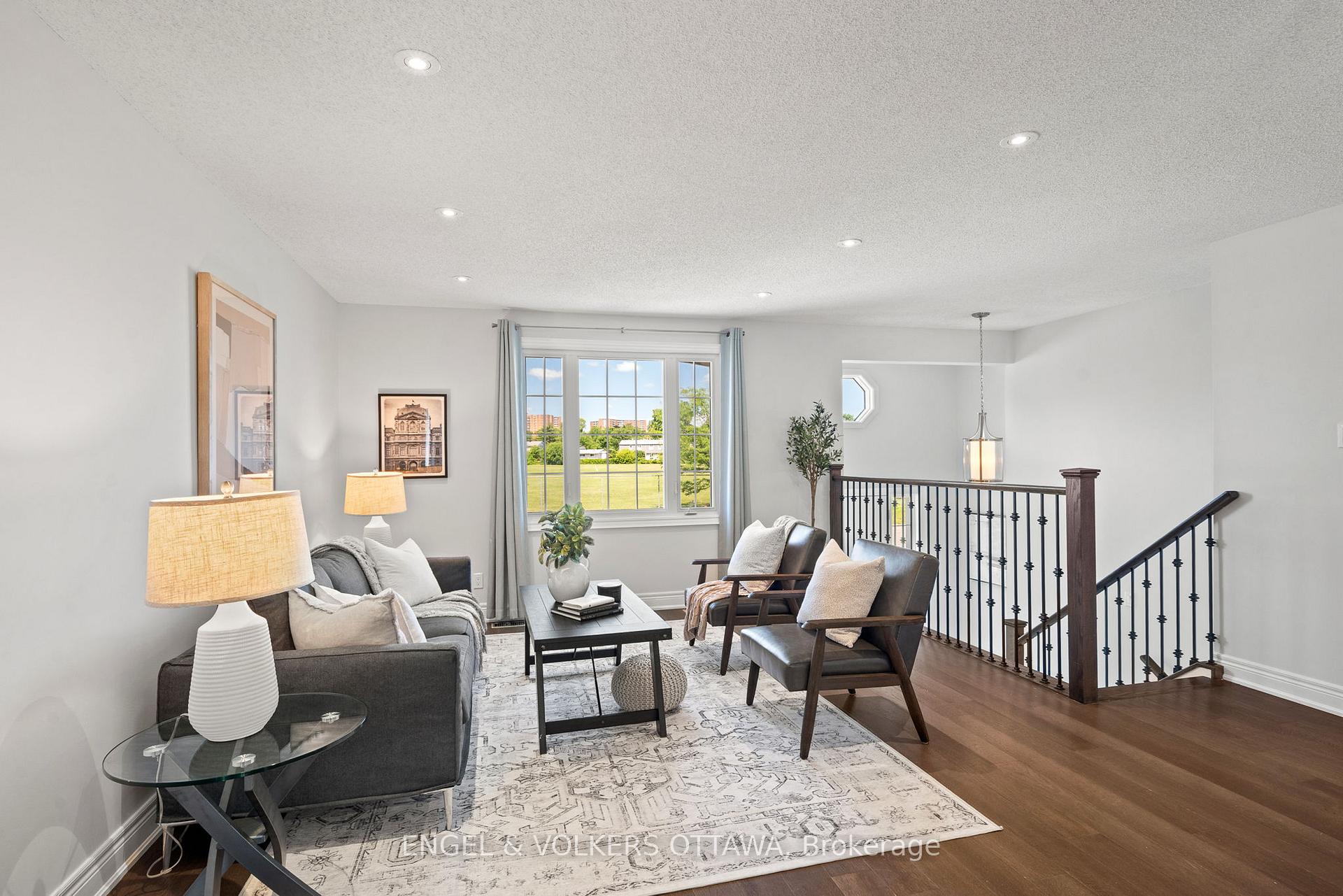 Photo 4 of 20 Assiniboine Drive, Ottawa, Borden Farm/Stewart Farm/Carleton Heights/Parkwood Hills — HOMEH