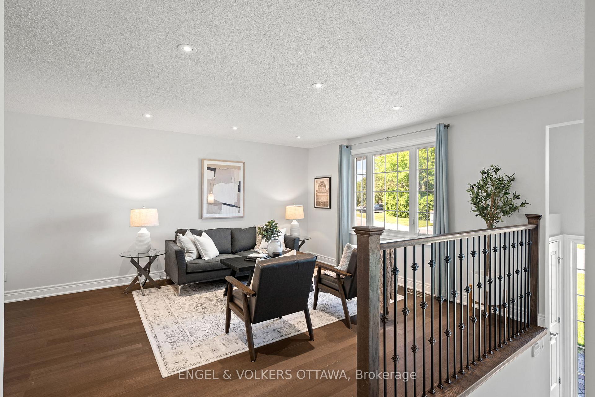 Photo 5 of 20 Assiniboine Drive, Ottawa, Borden Farm/Stewart Farm/Carleton Heights/Parkwood Hills — HOMEH