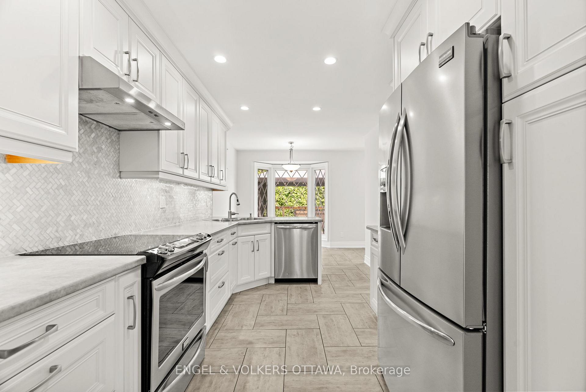 Photo 9 of 20 Assiniboine Drive, Ottawa, Borden Farm/Stewart Farm/Carleton Heights/Parkwood Hills — HOMEH