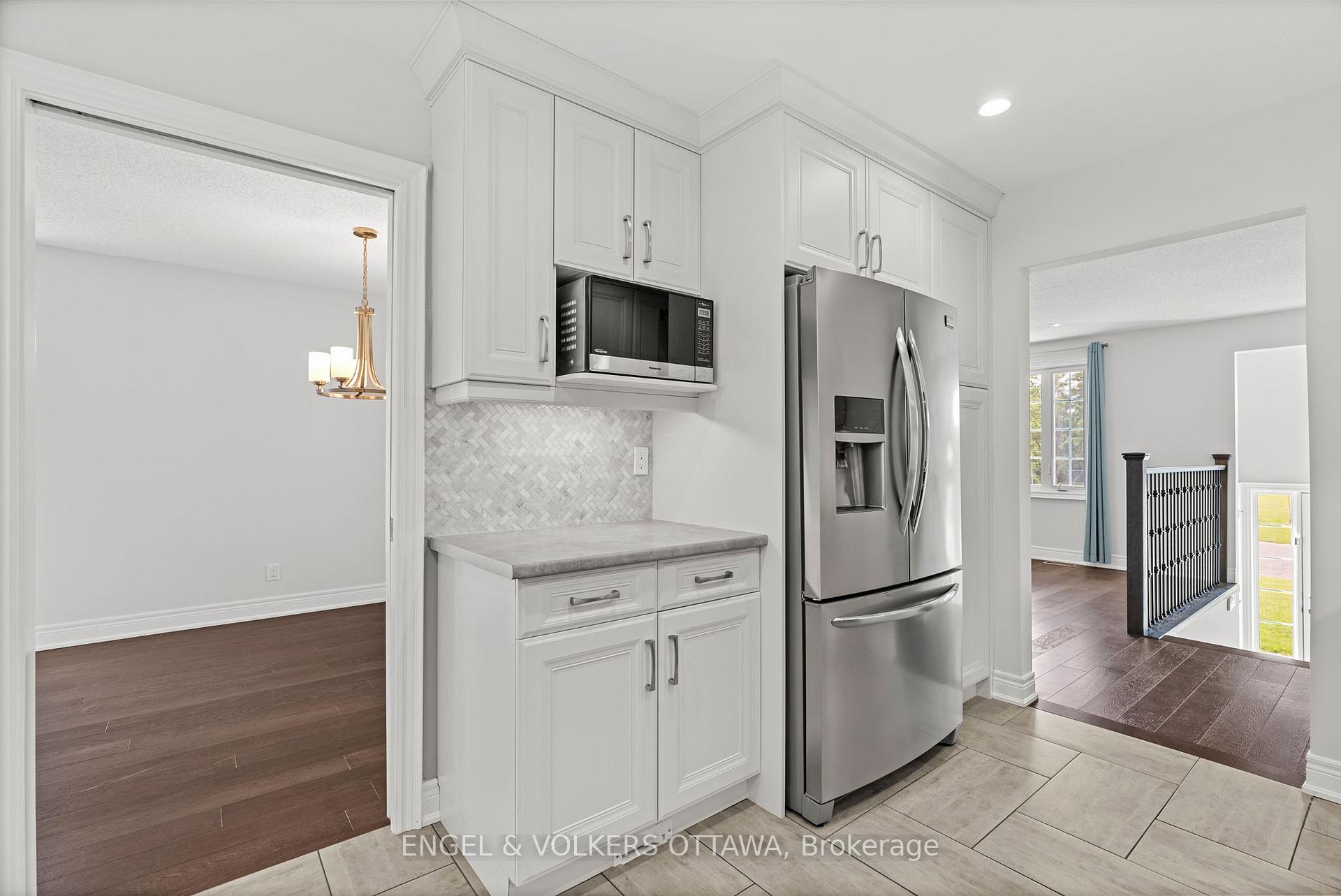 Photo 12 of 20 Assiniboine Drive, Ottawa, Borden Farm/Stewart Farm/Carleton Heights/Parkwood Hills — HOMEH