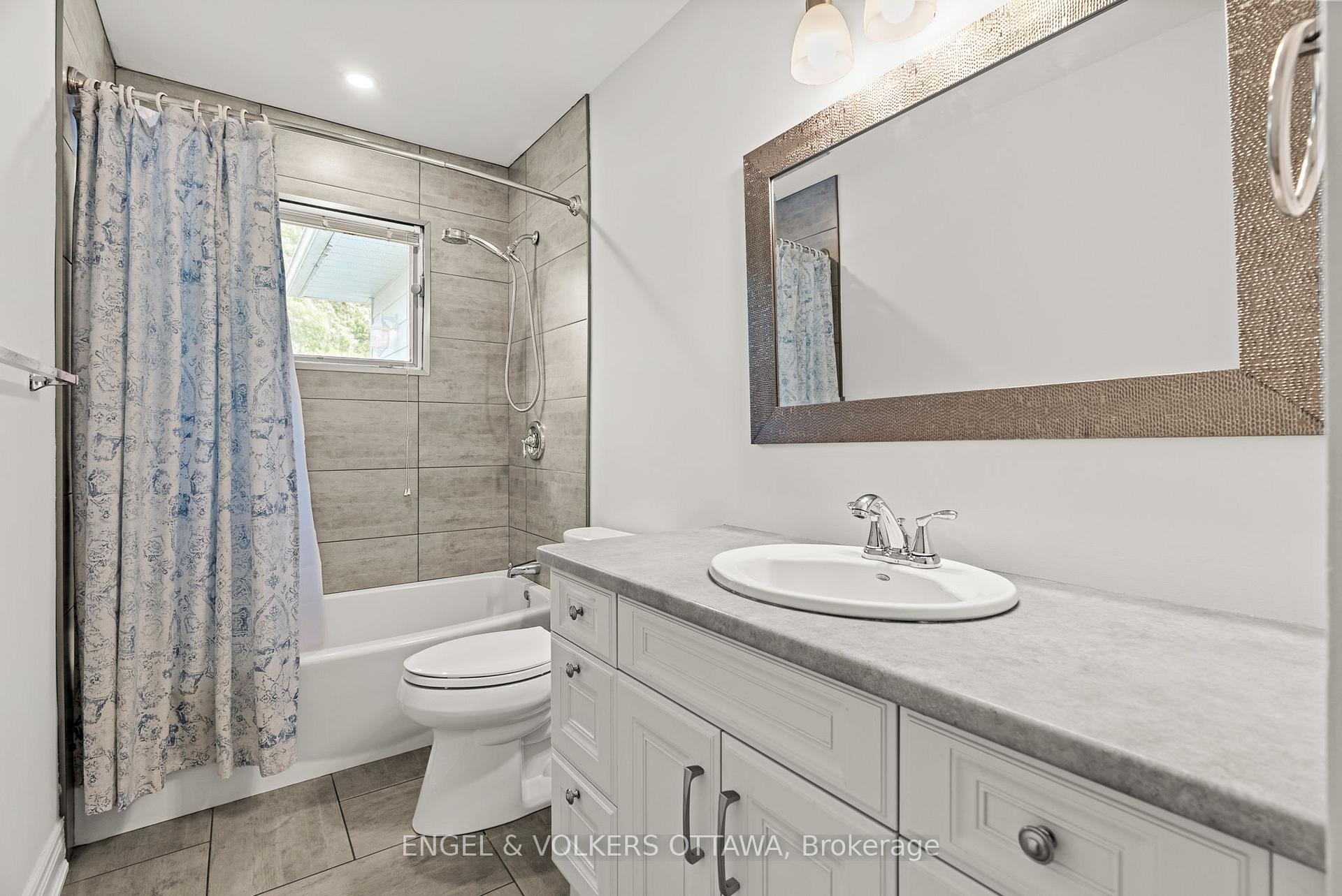 Photo 19 of 20 Assiniboine Drive, Ottawa, Borden Farm/Stewart Farm/Carleton Heights/Parkwood Hills — HOMEH