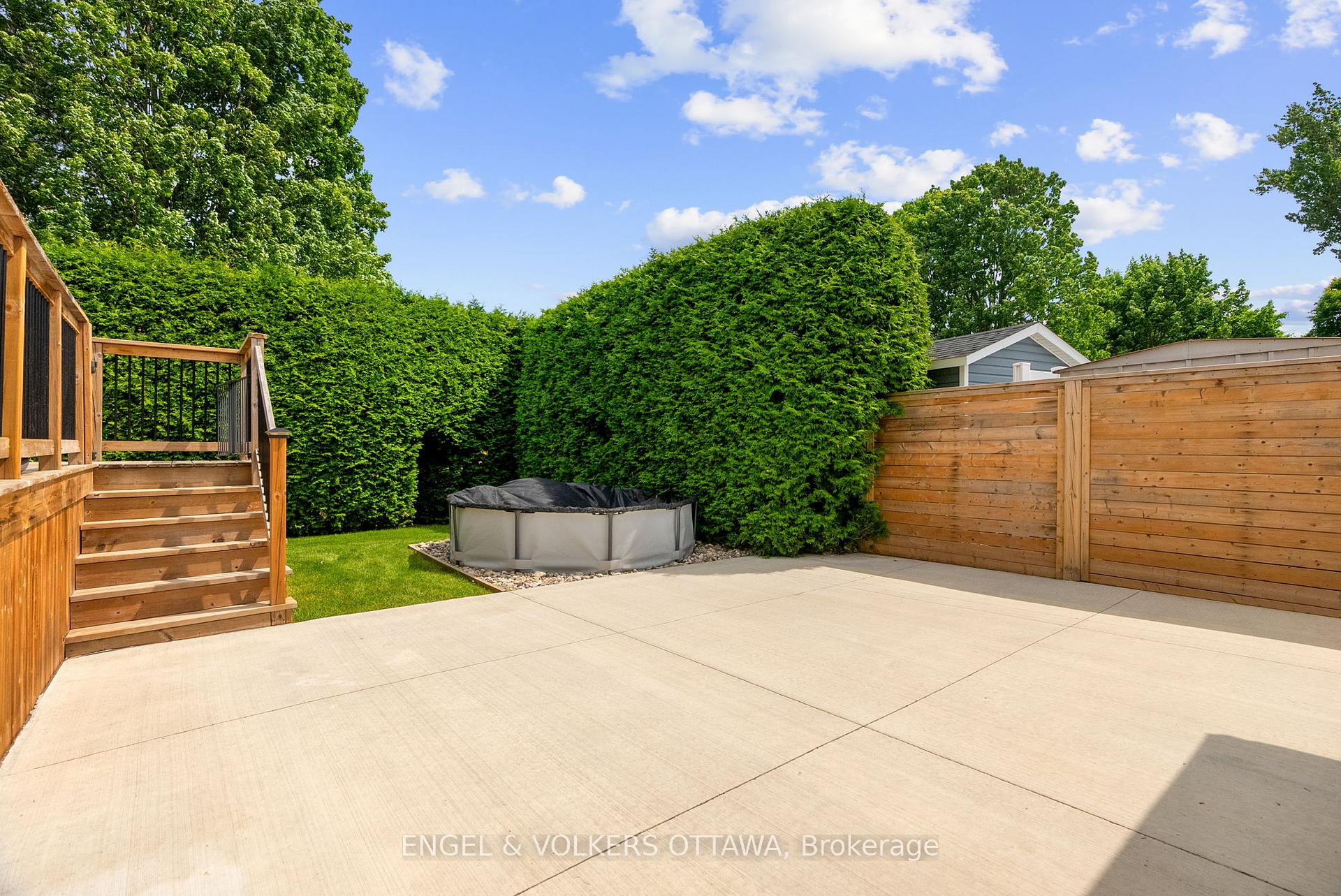 Photo 38 of 20 Assiniboine Drive, Ottawa, Borden Farm/Stewart Farm/Carleton Heights/Parkwood Hills — HOMEH