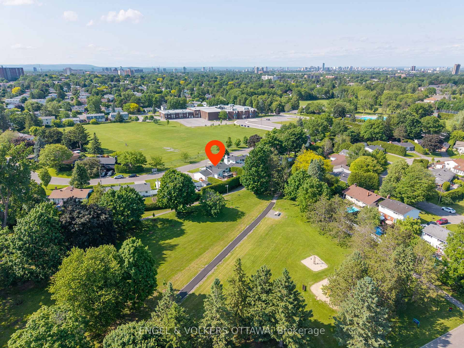 Photo 42 of 20 Assiniboine Drive, Ottawa, Borden Farm/Stewart Farm/Carleton Heights/Parkwood Hills — HOMEH