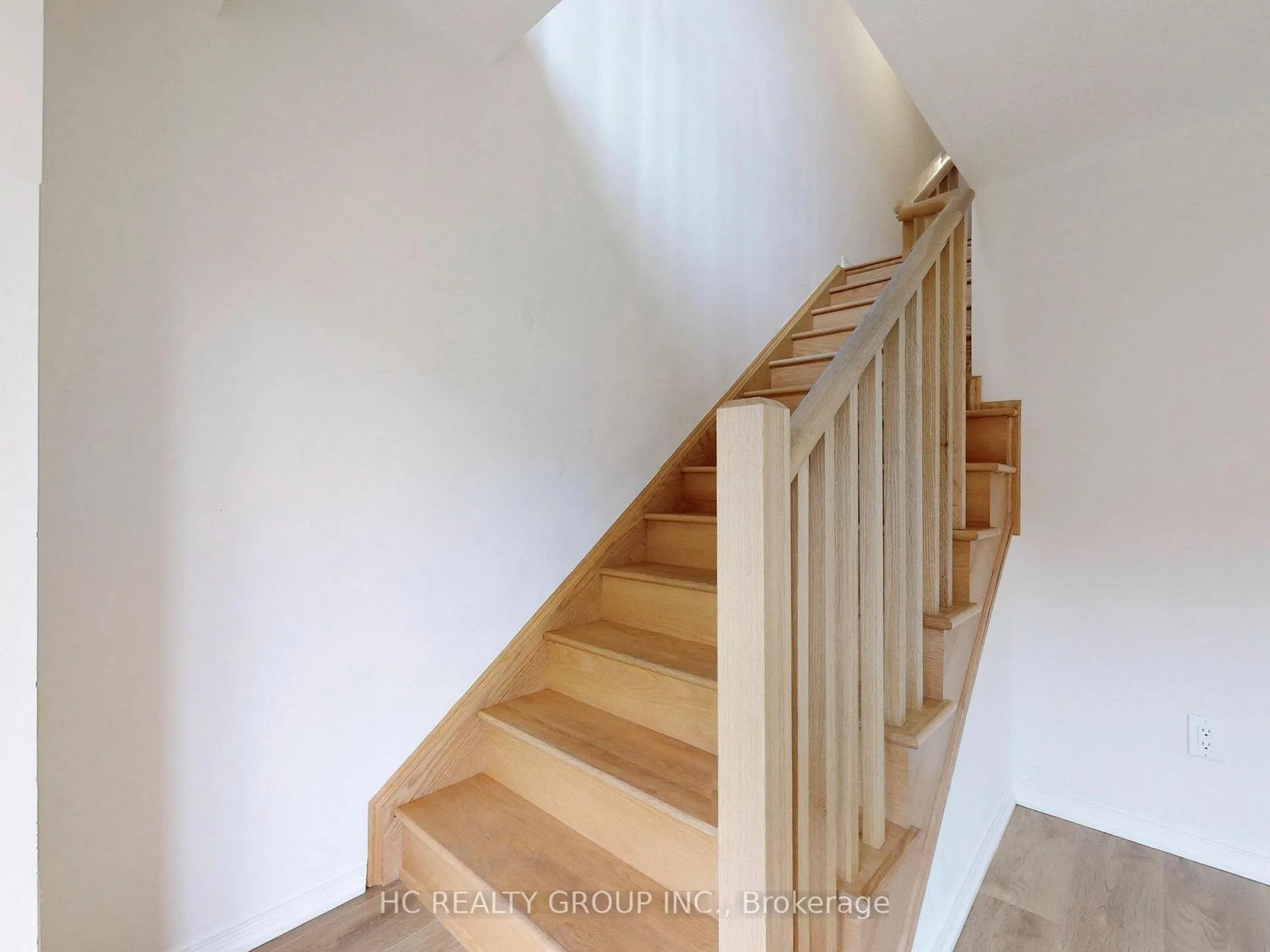 Photo 36 of 85 Danzatore Path, Oshawa, Windfields — HOMEH