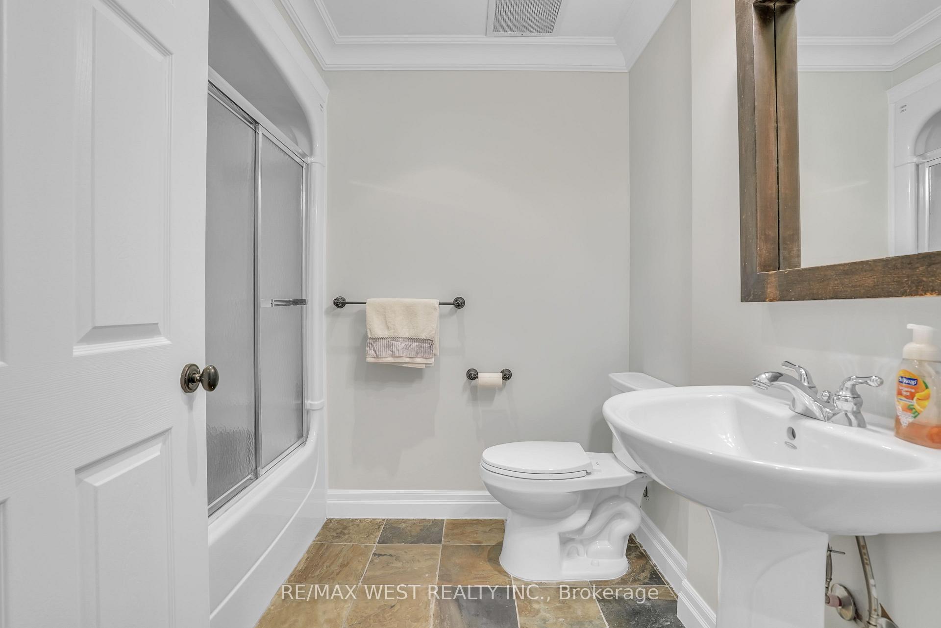 Photo 8 of Unit 502, 110 Steamship Bay Road, Gravenhurst, Muskoka (S) — HOMEH