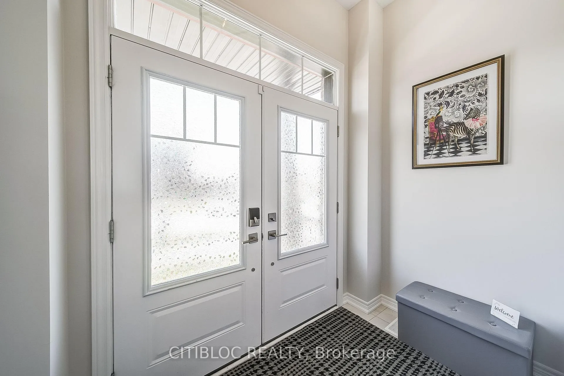 Photo 2 of 9 Abbey Crescent, Barrie, Rural Barrie Southeast — HOMEH