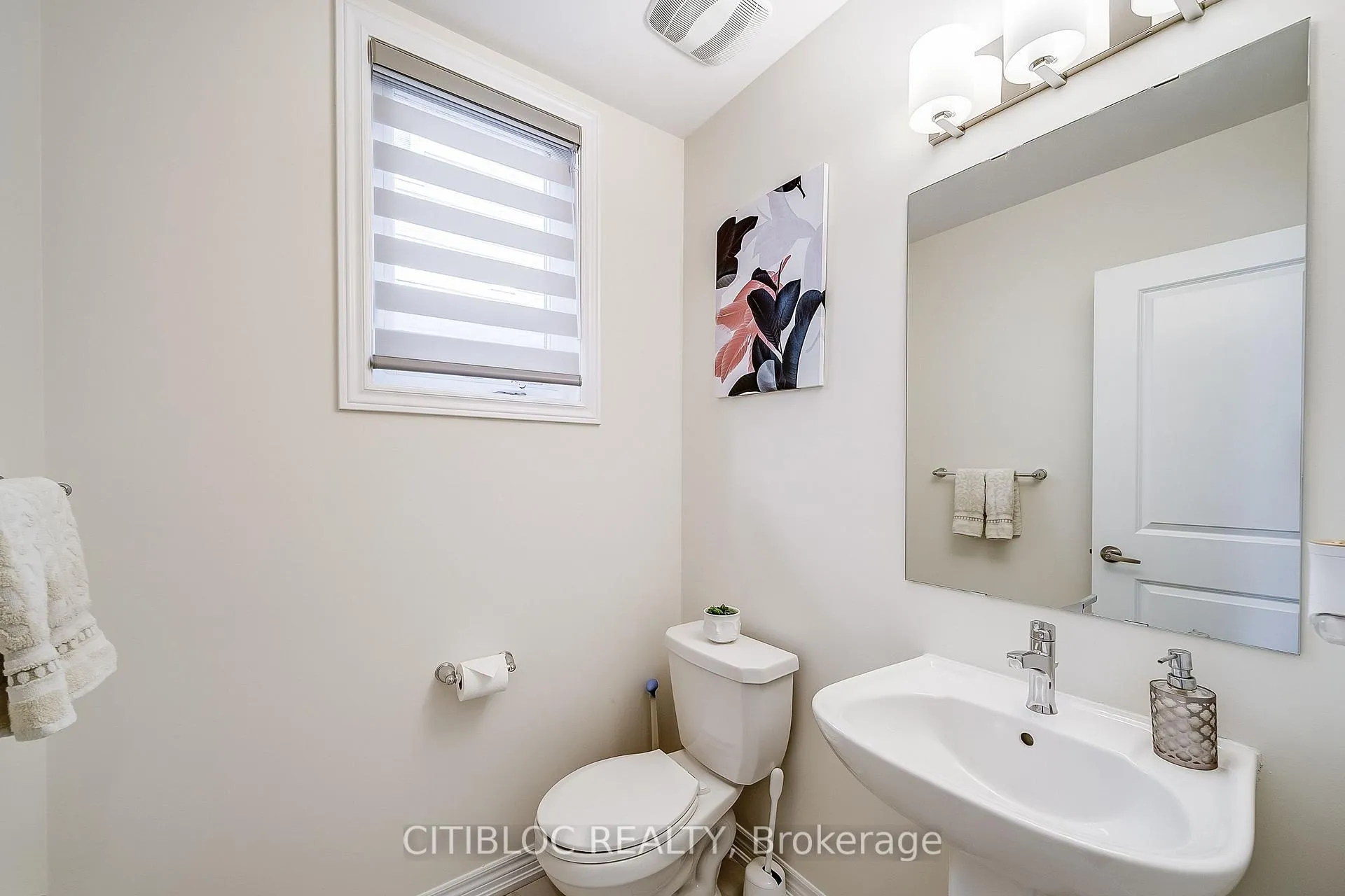 Photo 5 of 9 Abbey Crescent, Barrie, Rural Barrie Southeast — HOMEH