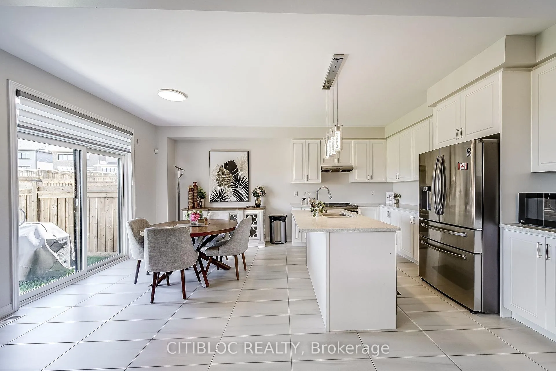 Photo 10 of 9 Abbey Crescent, Barrie, Rural Barrie Southeast — HOMEH