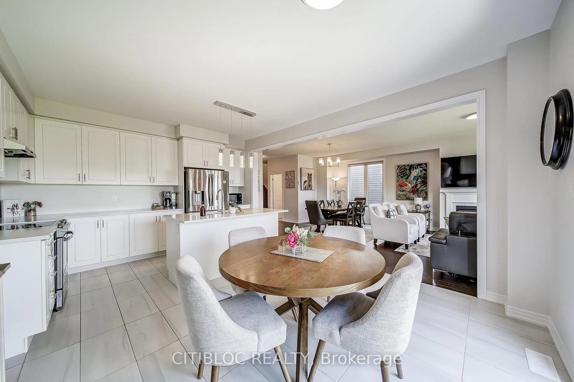 Photo 12 of 9 Abbey Crescent, Barrie, Rural Barrie Southeast — HOMEH
