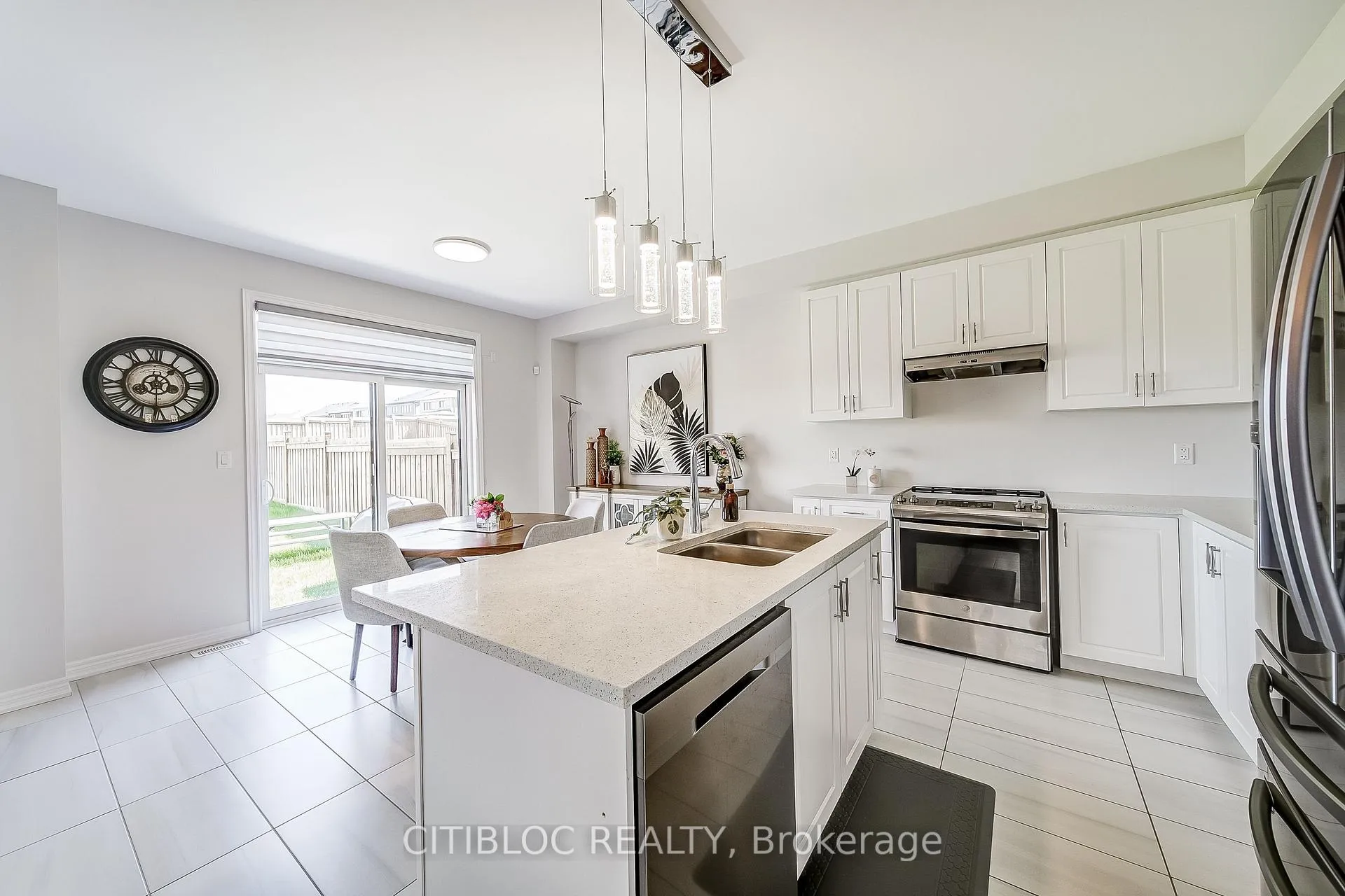 Photo 15 of 9 Abbey Crescent, Barrie, Rural Barrie Southeast — HOMEH
