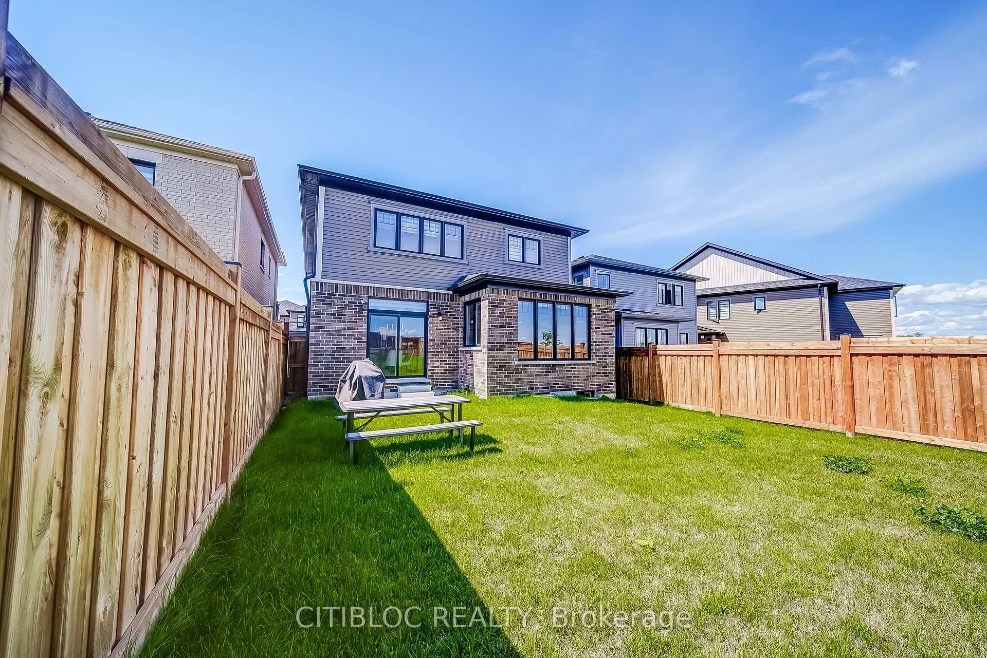 Photo 48 of 9 Abbey Crescent, Barrie, Rural Barrie Southeast — HOMEH