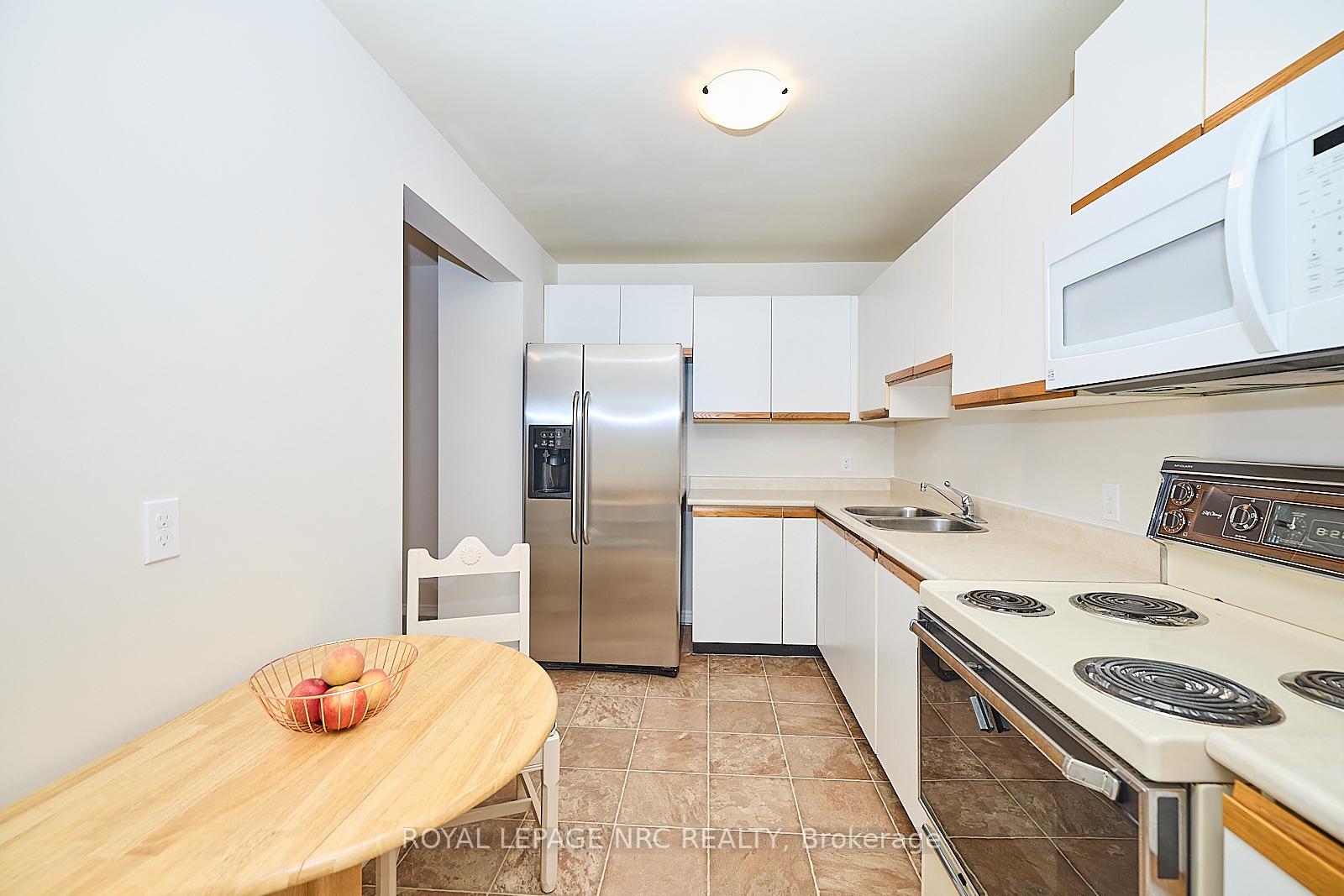 Photo 9 of Unit 201, 5 Niagara Street, Grimsby, Grimsby West — HOMEH