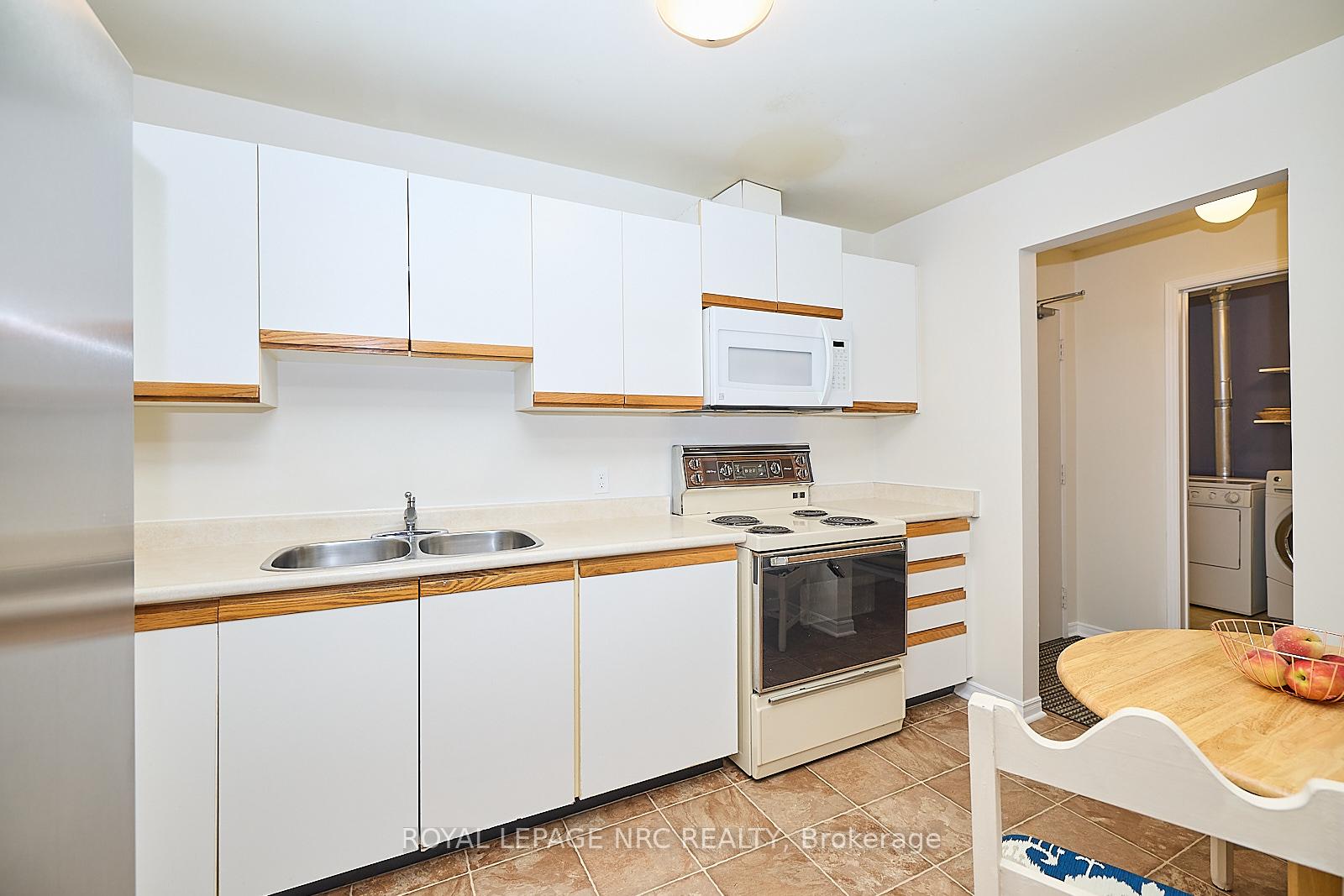 Photo 10 of Unit 201, 5 Niagara Street, Grimsby, Grimsby West — HOMEH