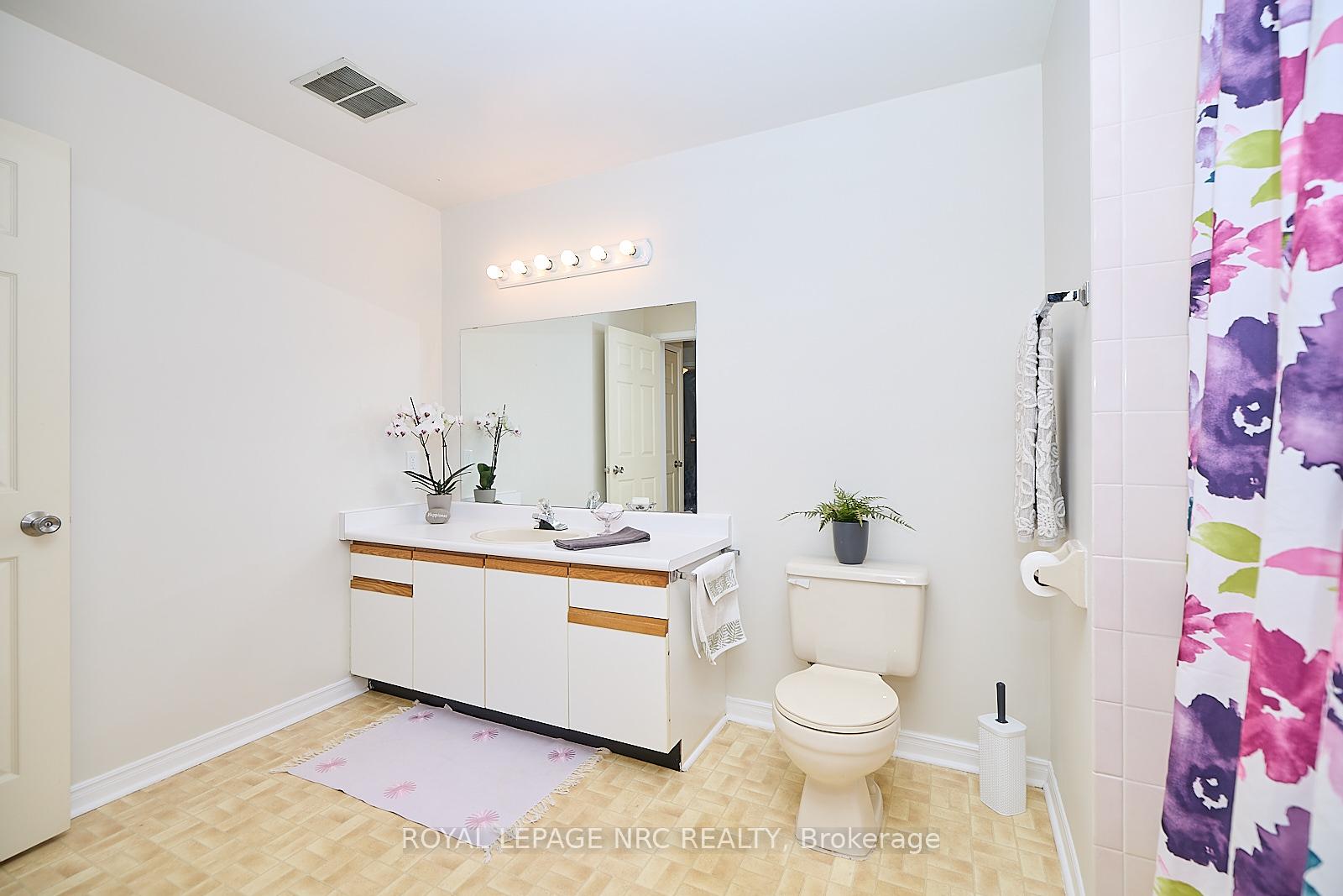 Photo 15 of Unit 201, 5 Niagara Street, Grimsby, Grimsby West — HOMEH