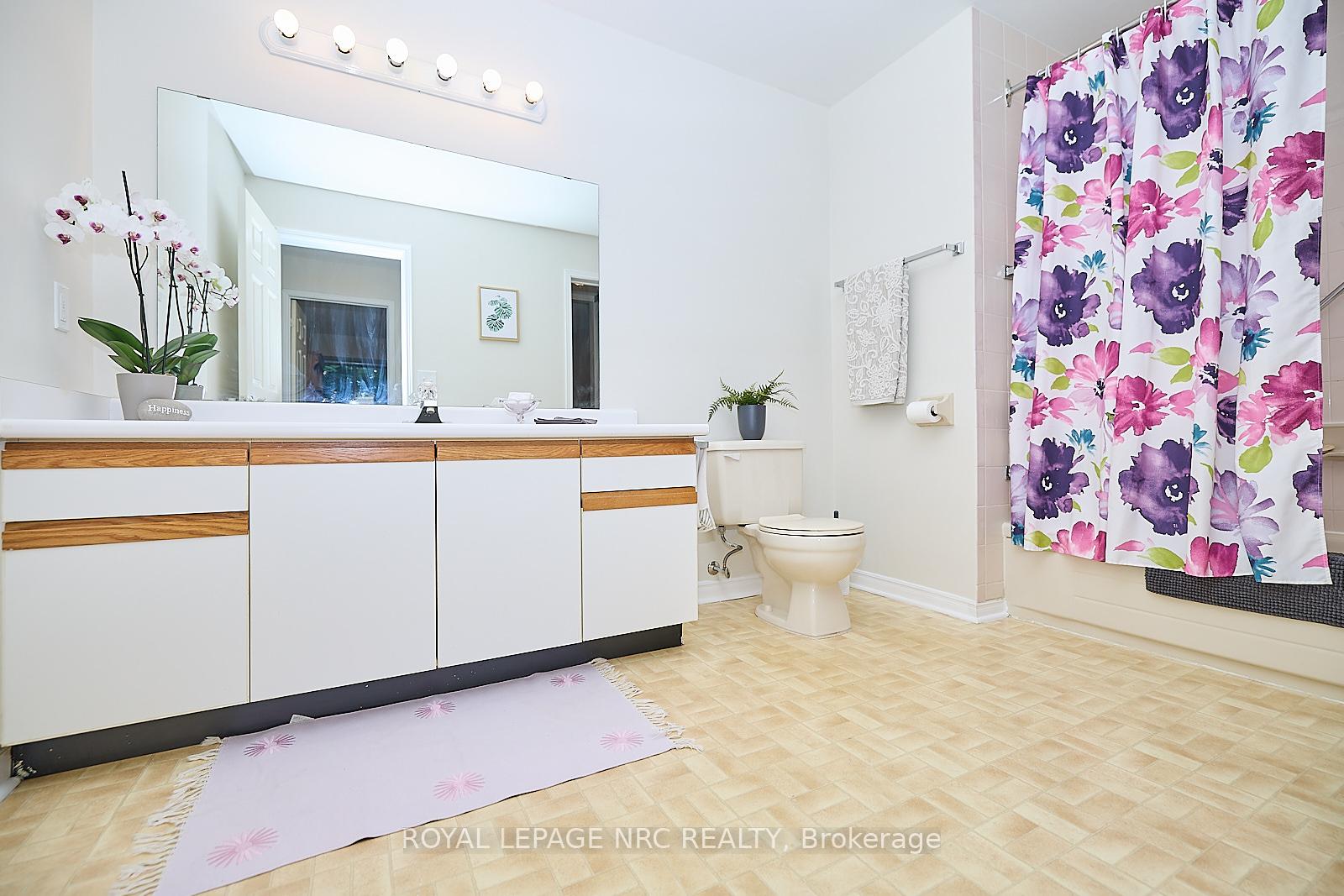 Photo 16 of Unit 201, 5 Niagara Street, Grimsby, Grimsby West — HOMEH