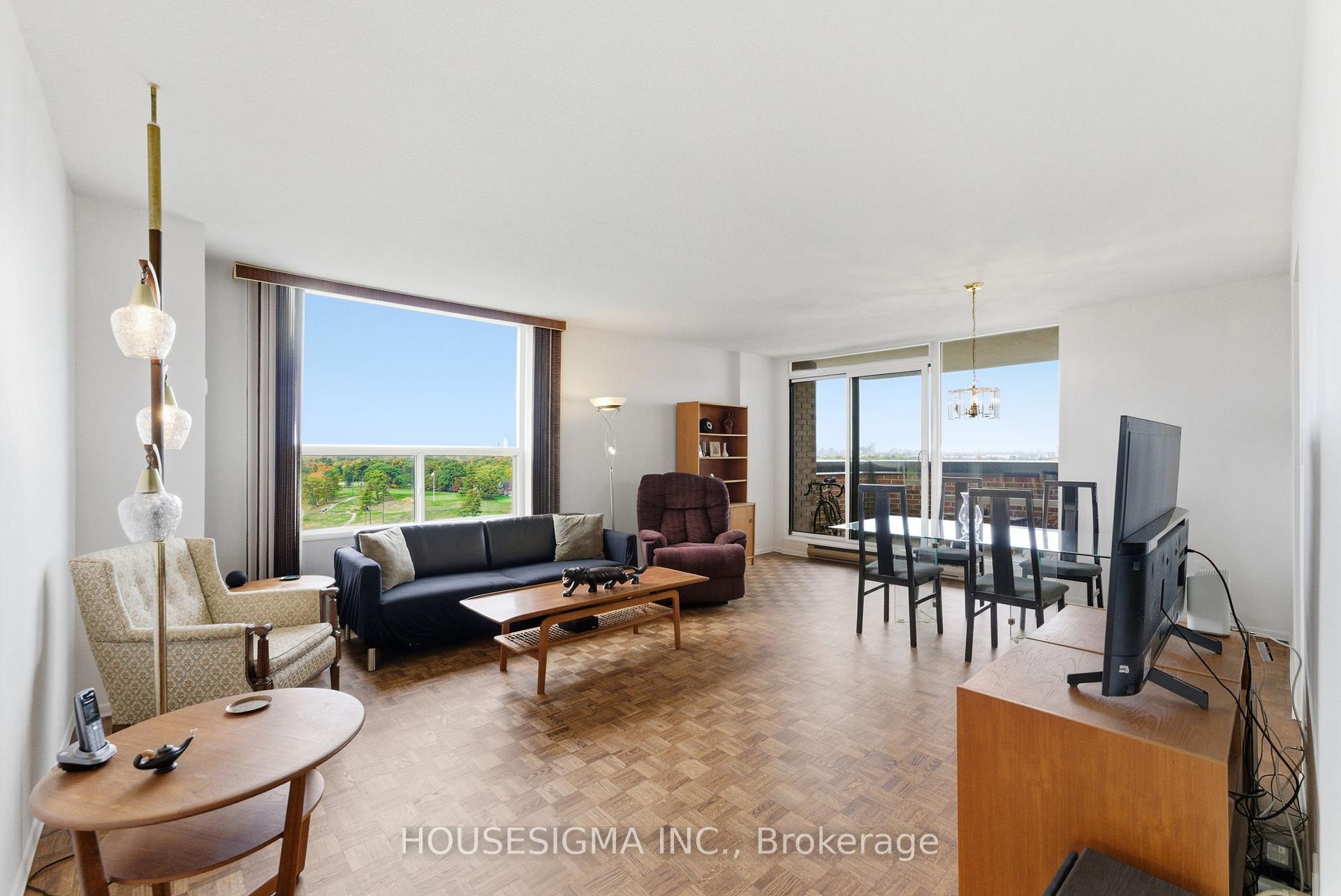 Front of Unit 2006, 1535 Lakeshore Road E