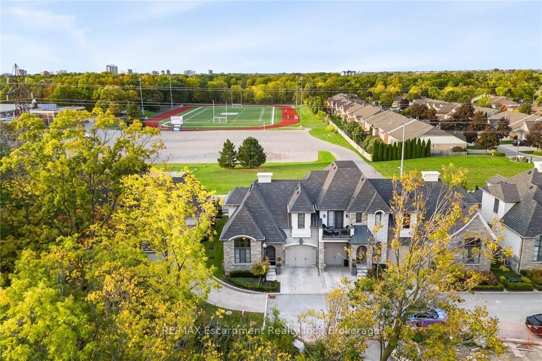 Photo 5 of 25 Arbourvale Common Road, St. Catharines, Glendale/Glenridge — HOMEH