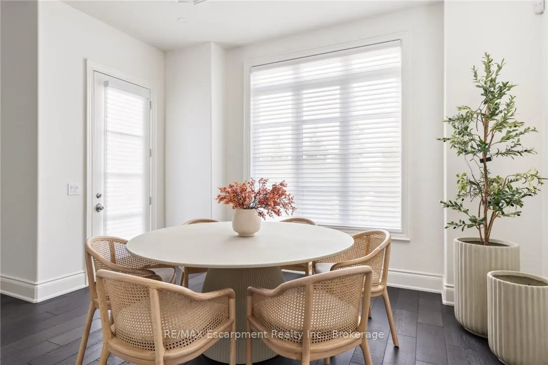 Photo 16 of 25 Arbourvale Common Road, St. Catharines, Glendale/Glenridge — HOMEH
