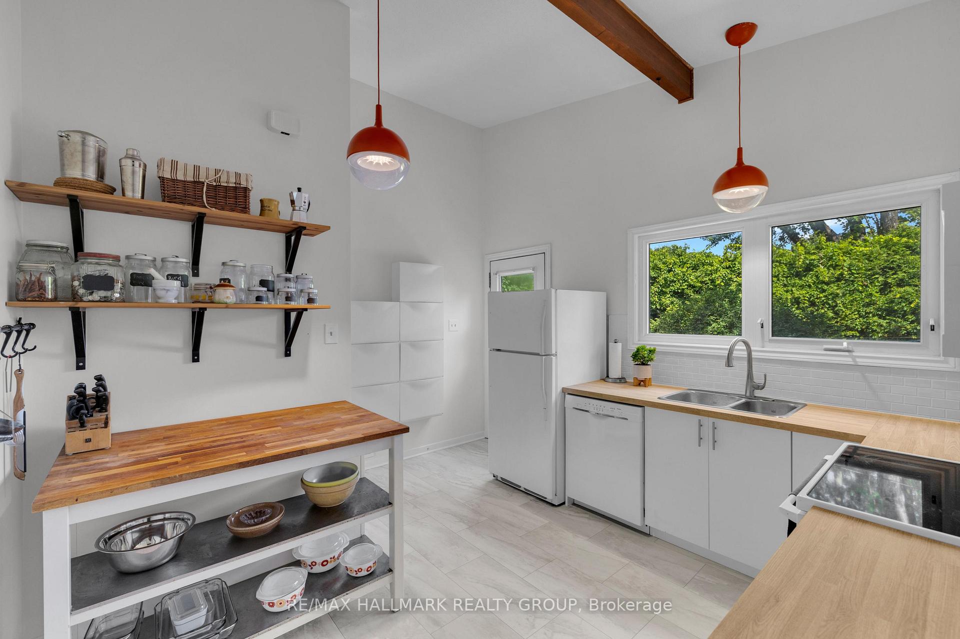Photo 10 of 35 Cleadon Drive, Ottawa, Crystal Beach — HOMEH